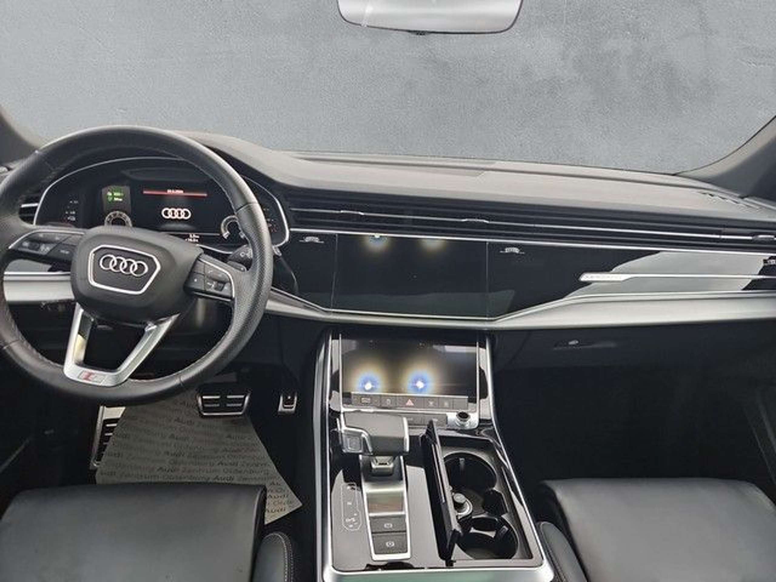 Audi - Q8