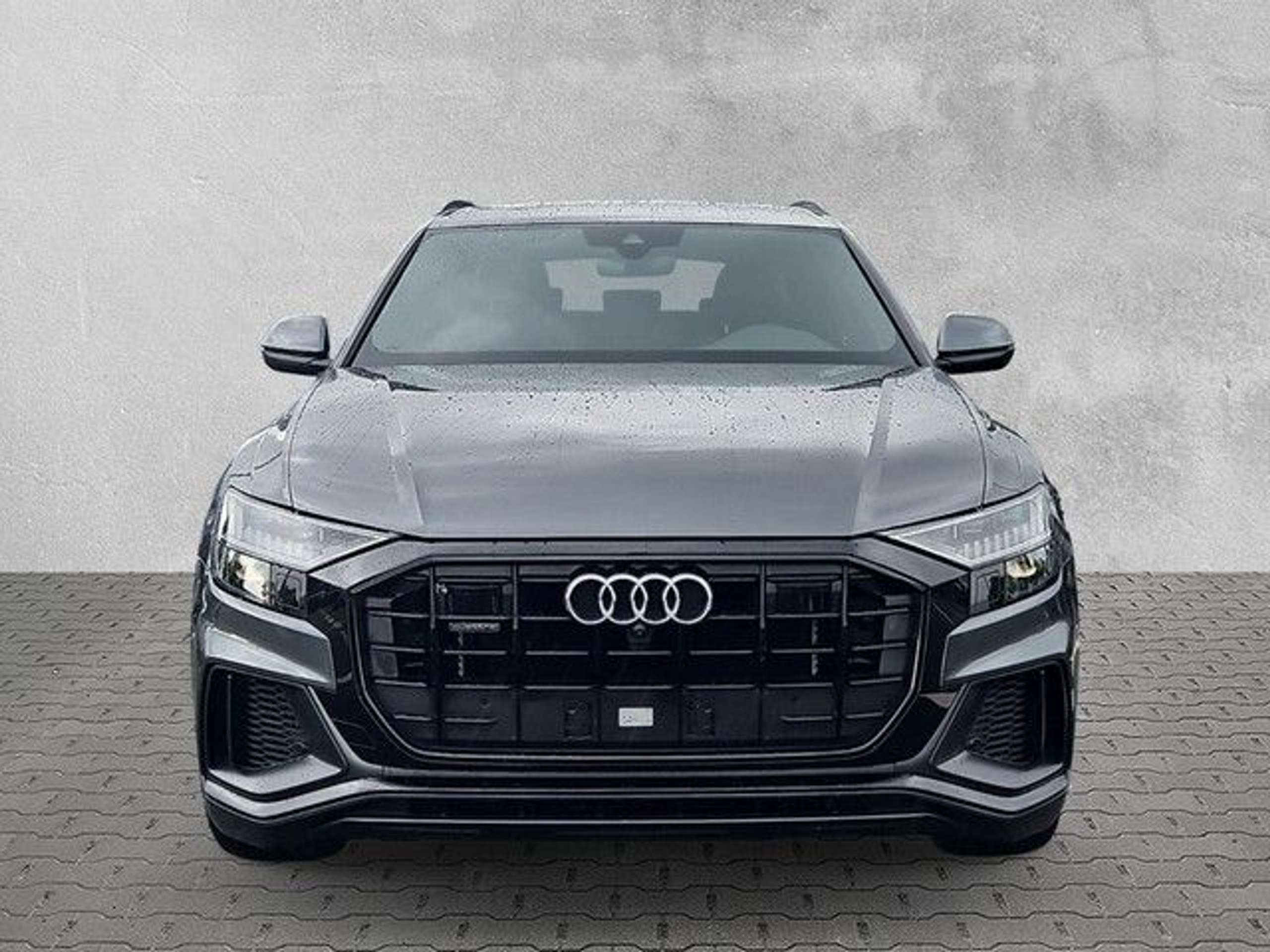 Audi - Q8