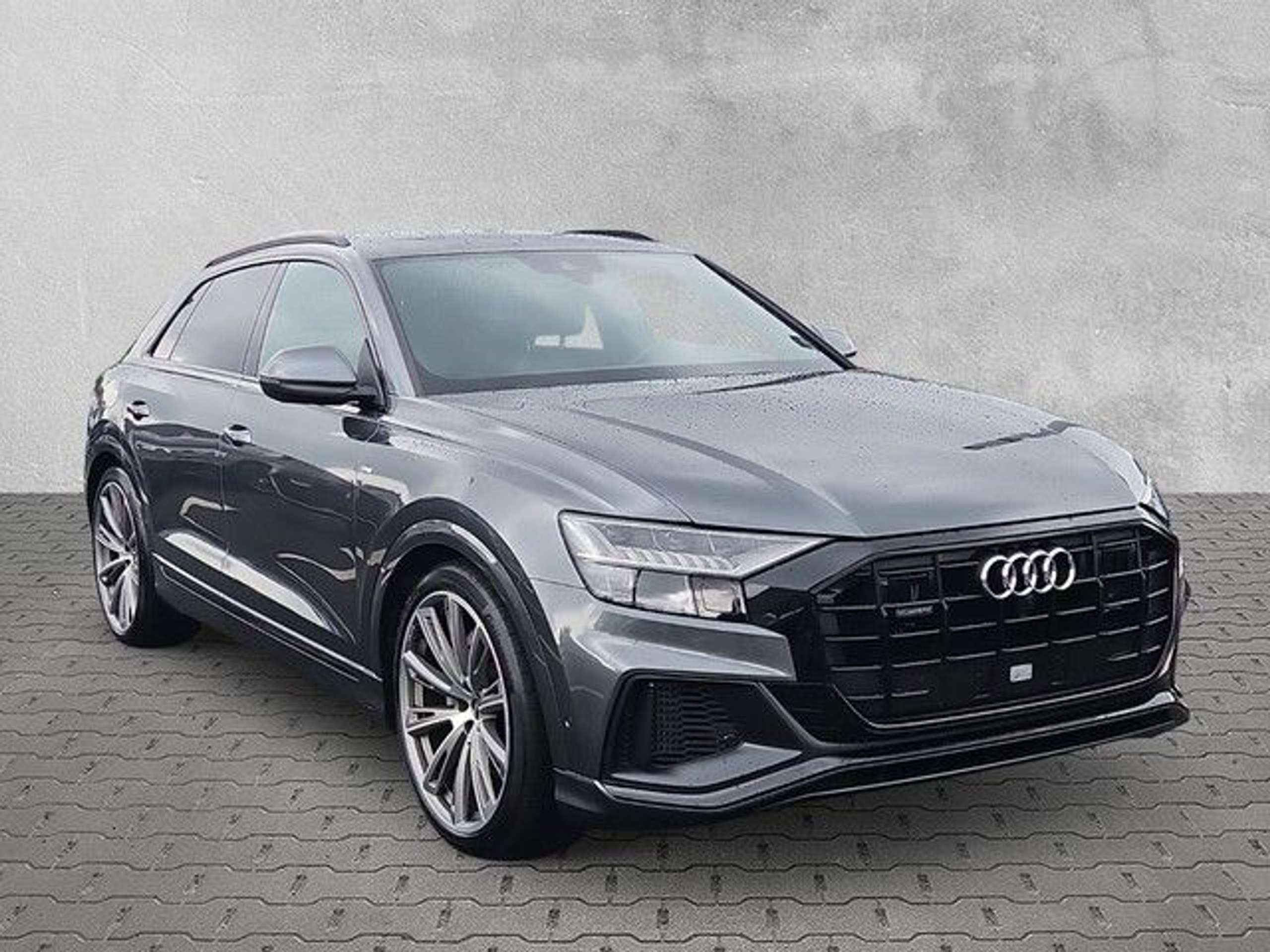 Audi - Q8