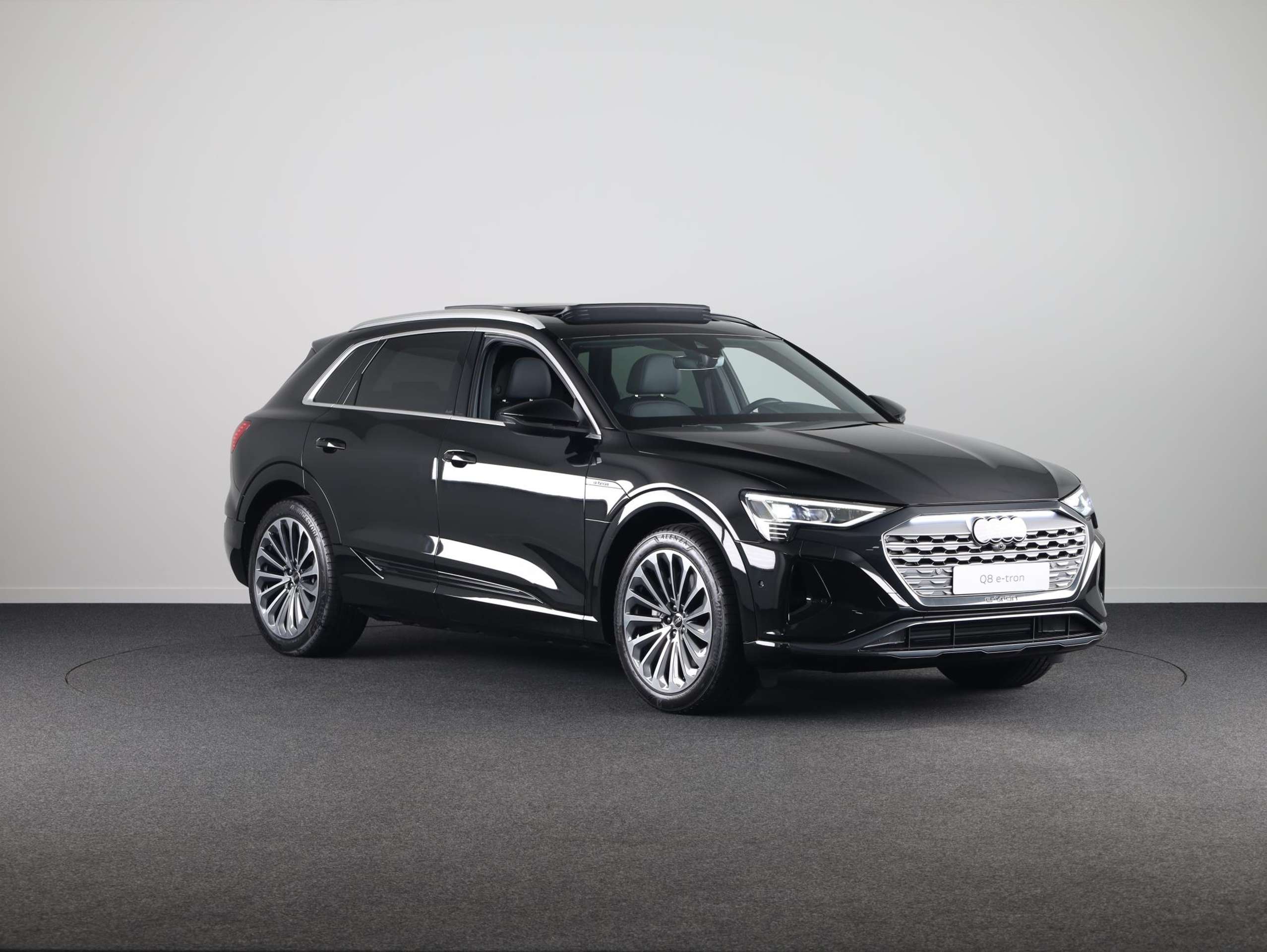 Audi - Q8 e-tron