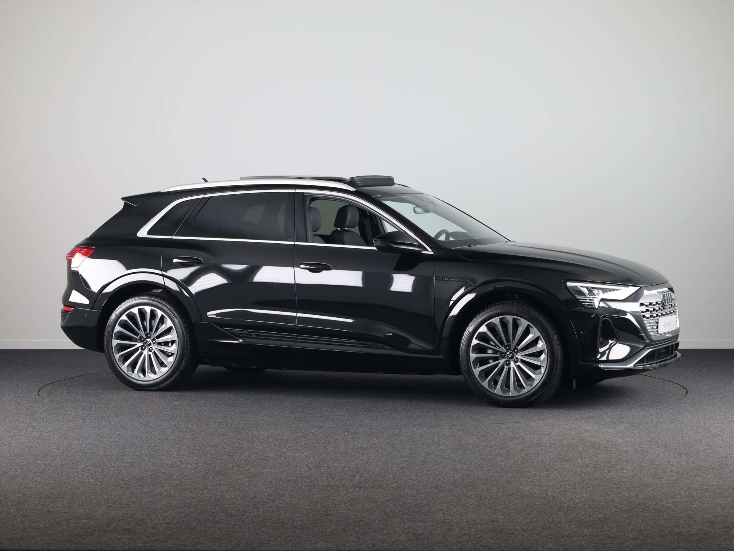 Audi - Q8 e-tron