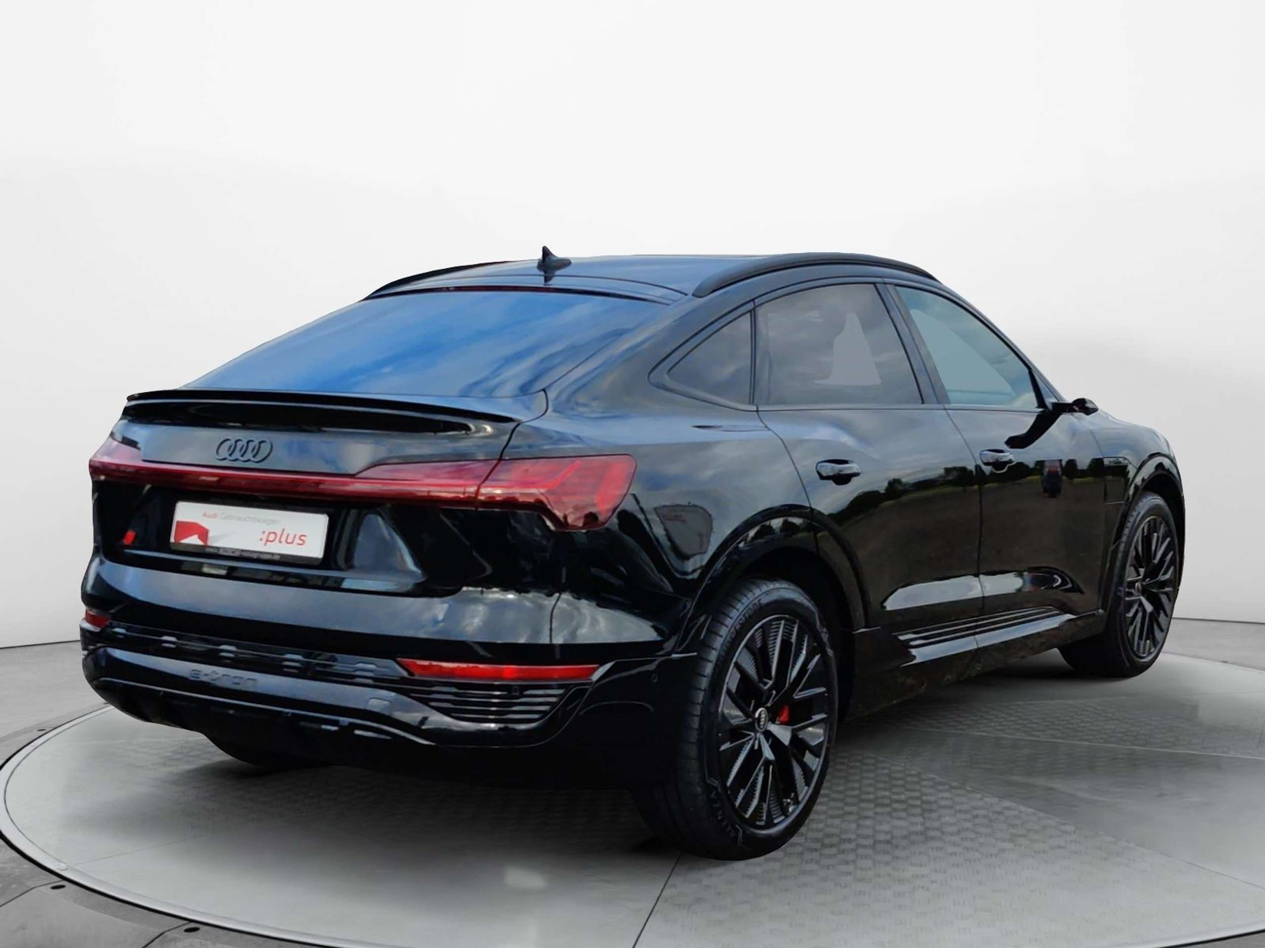 Audi - Q8 e-tron