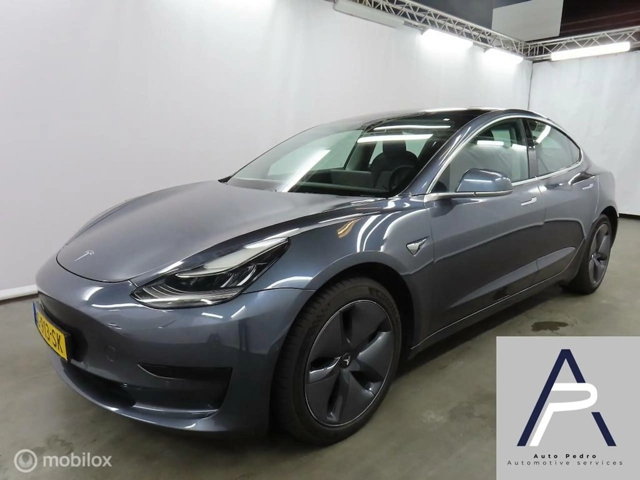 Tesla - Model 3