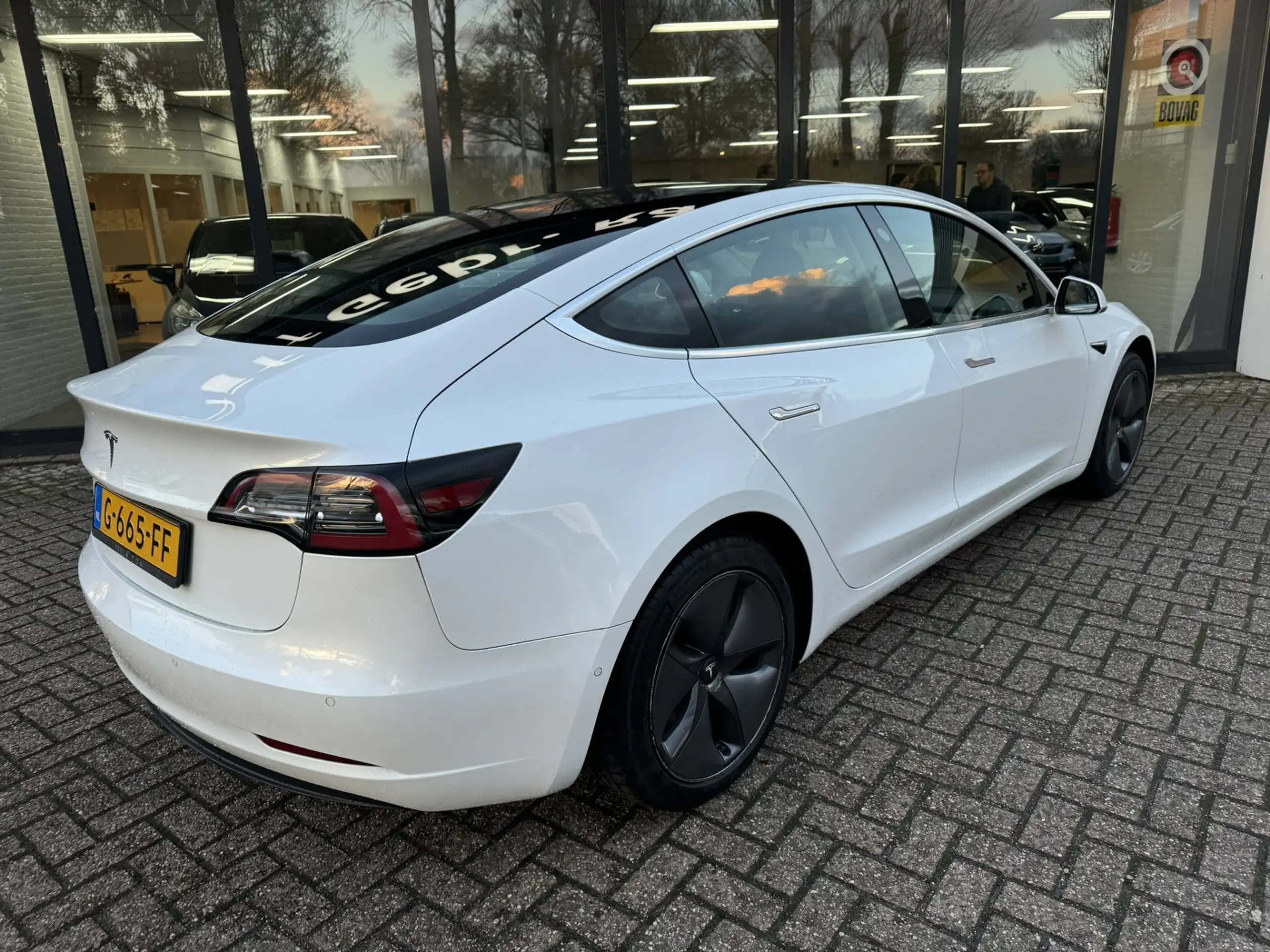 Tesla - Model 3