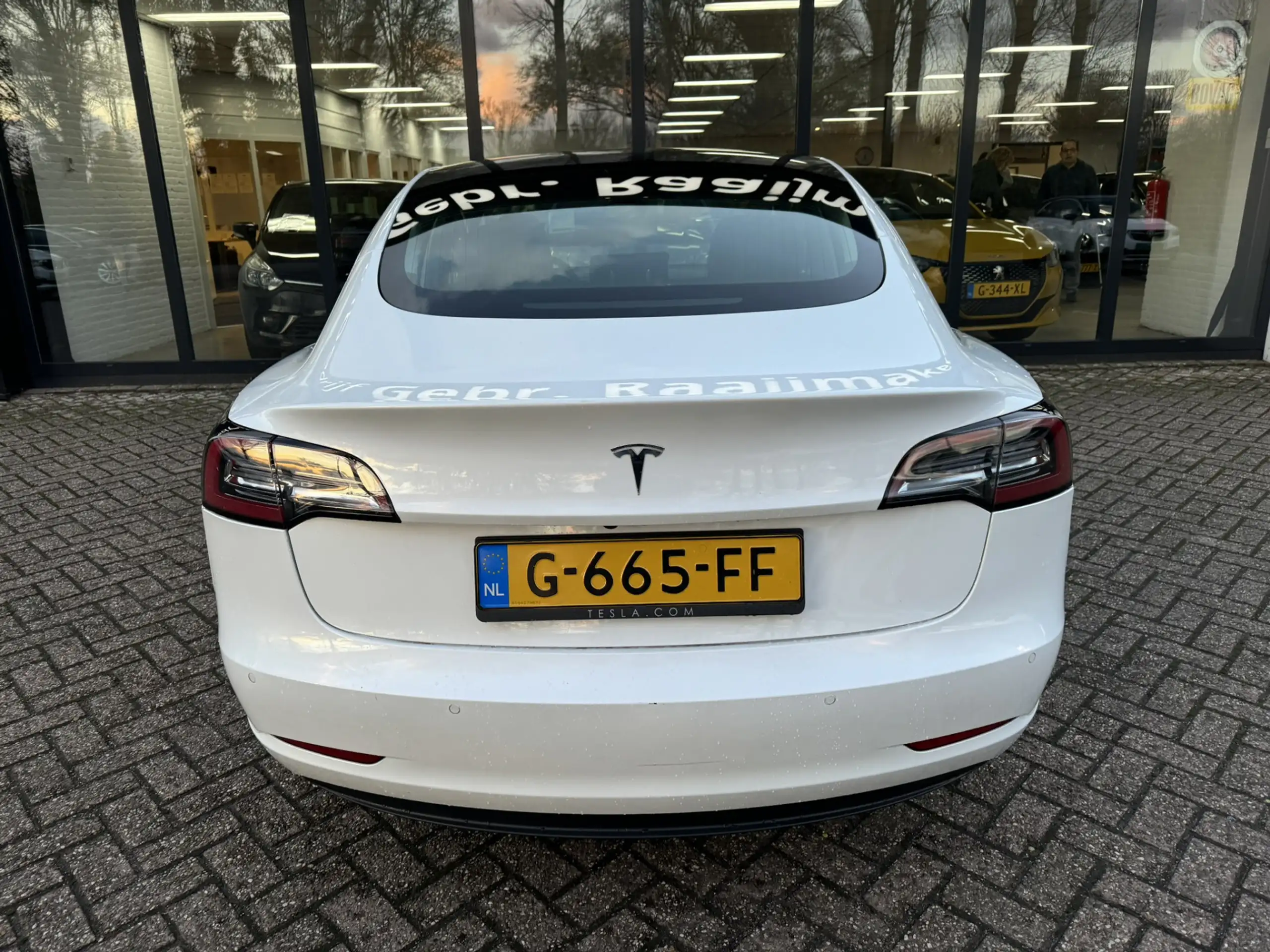 Tesla - Model 3