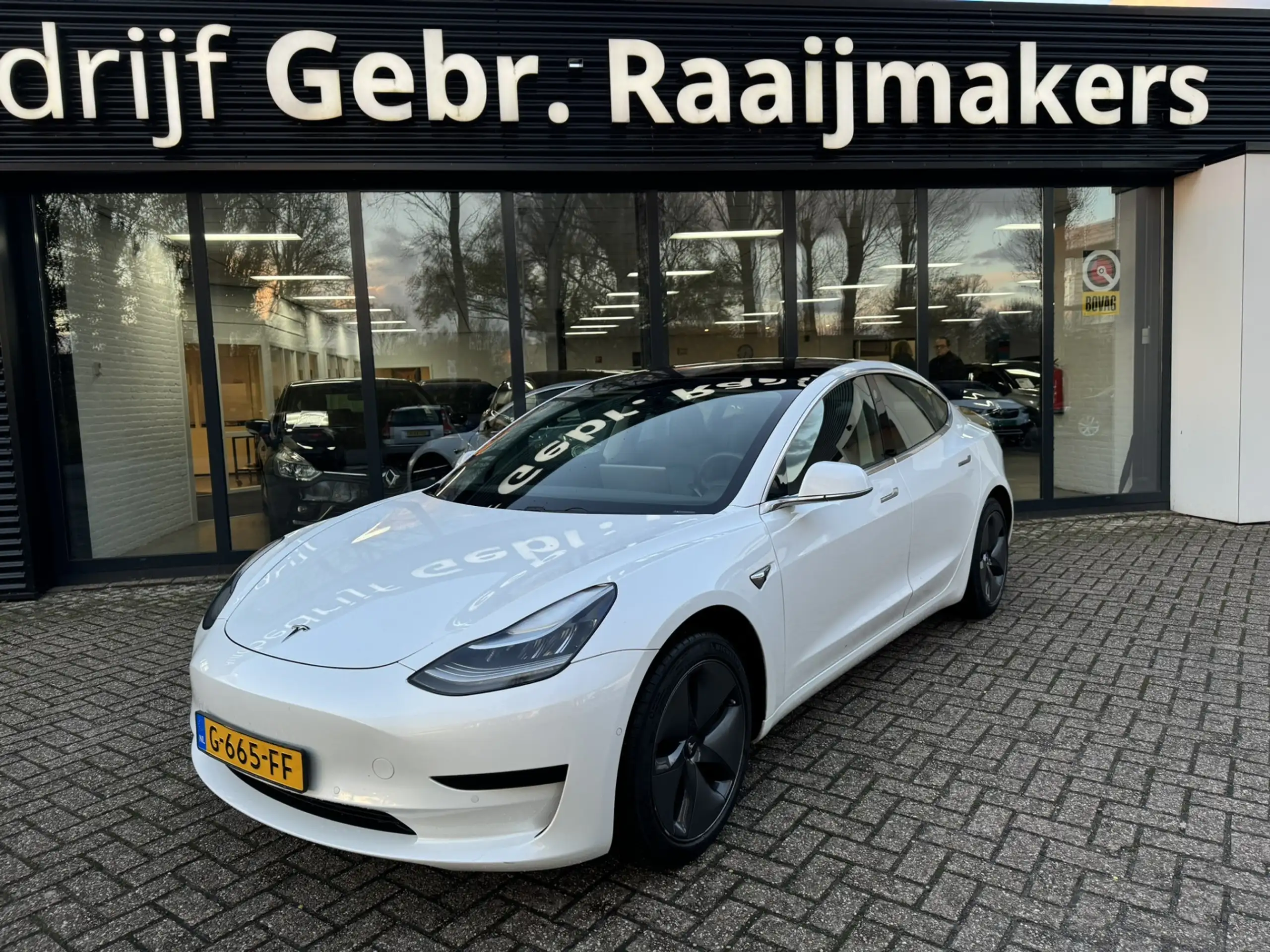 Tesla - Model 3