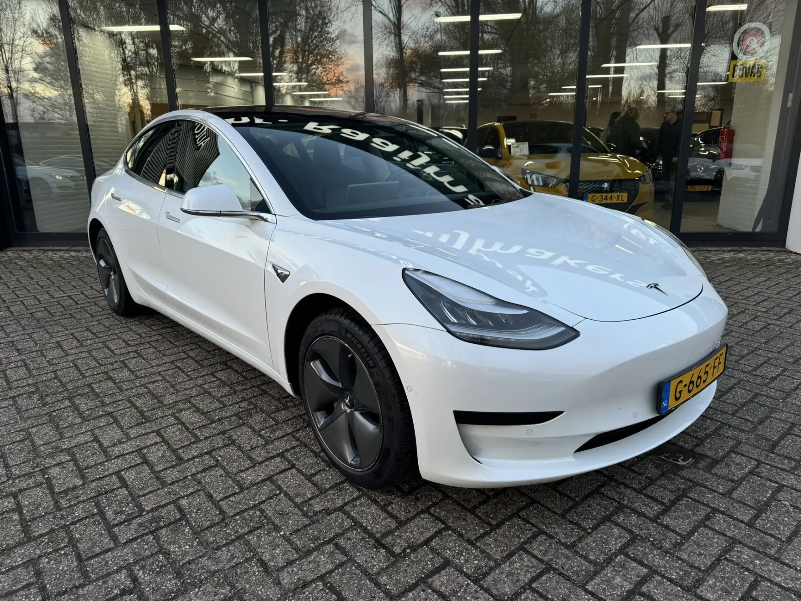 Tesla - Model 3