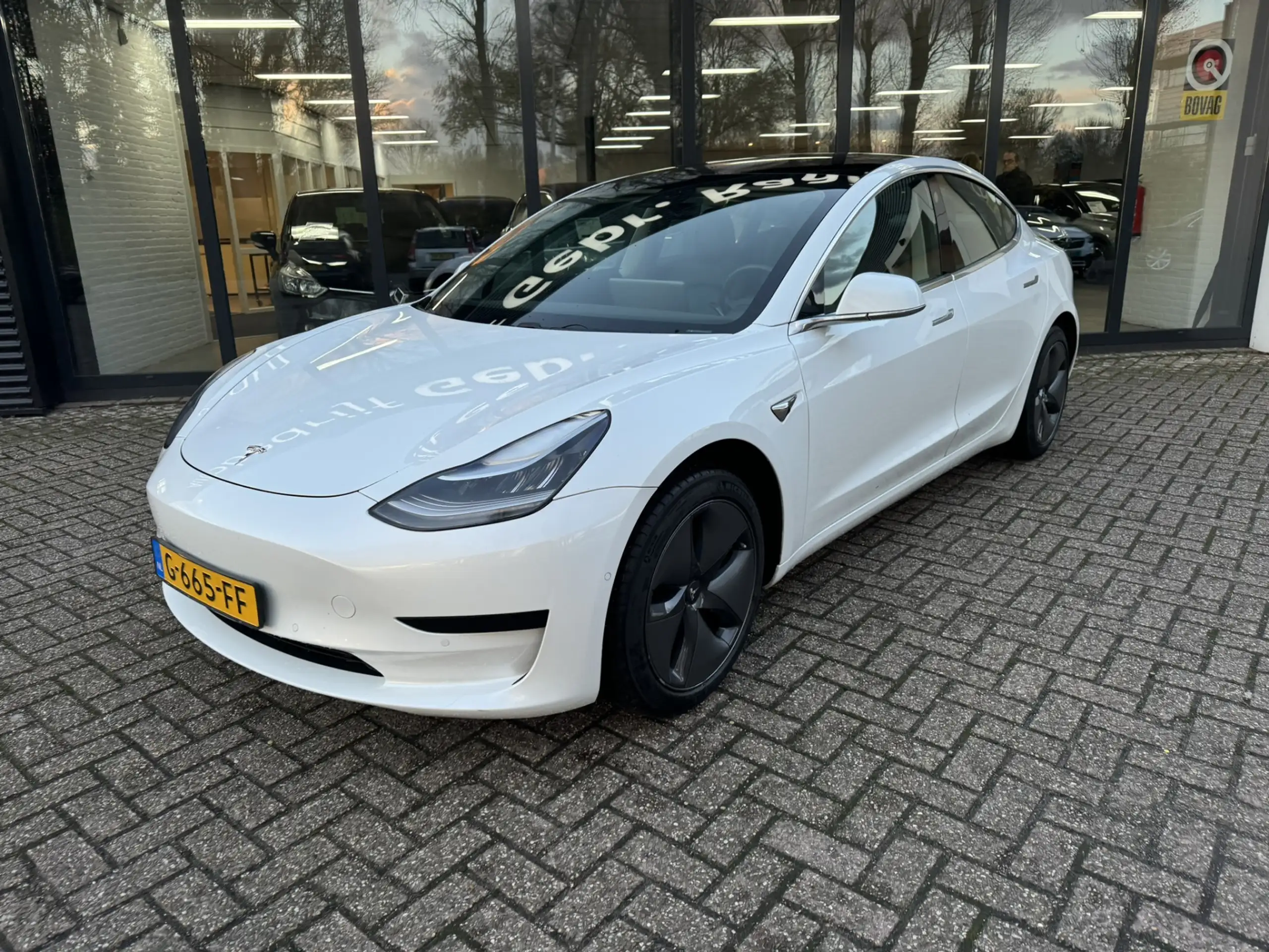 Tesla - Model 3