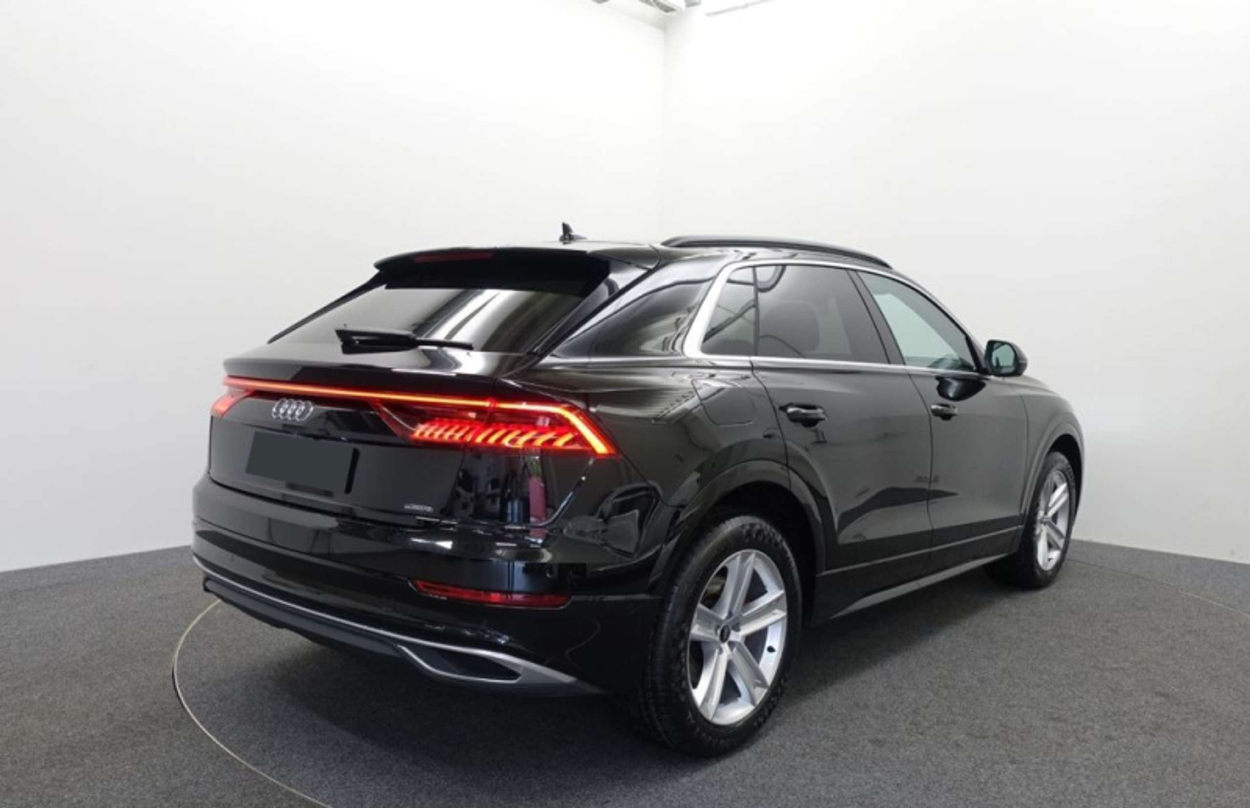 Audi - Q8