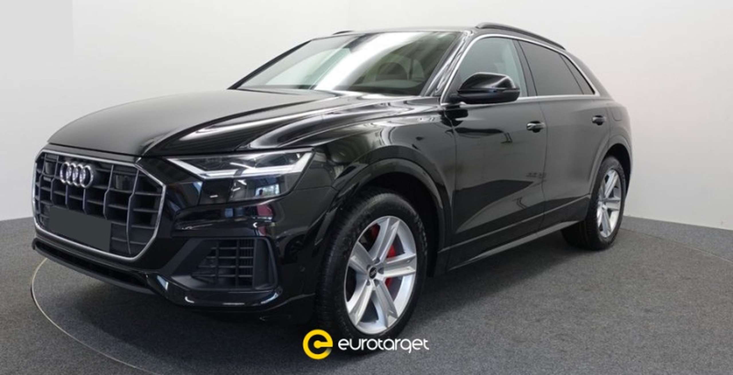 Audi - Q8