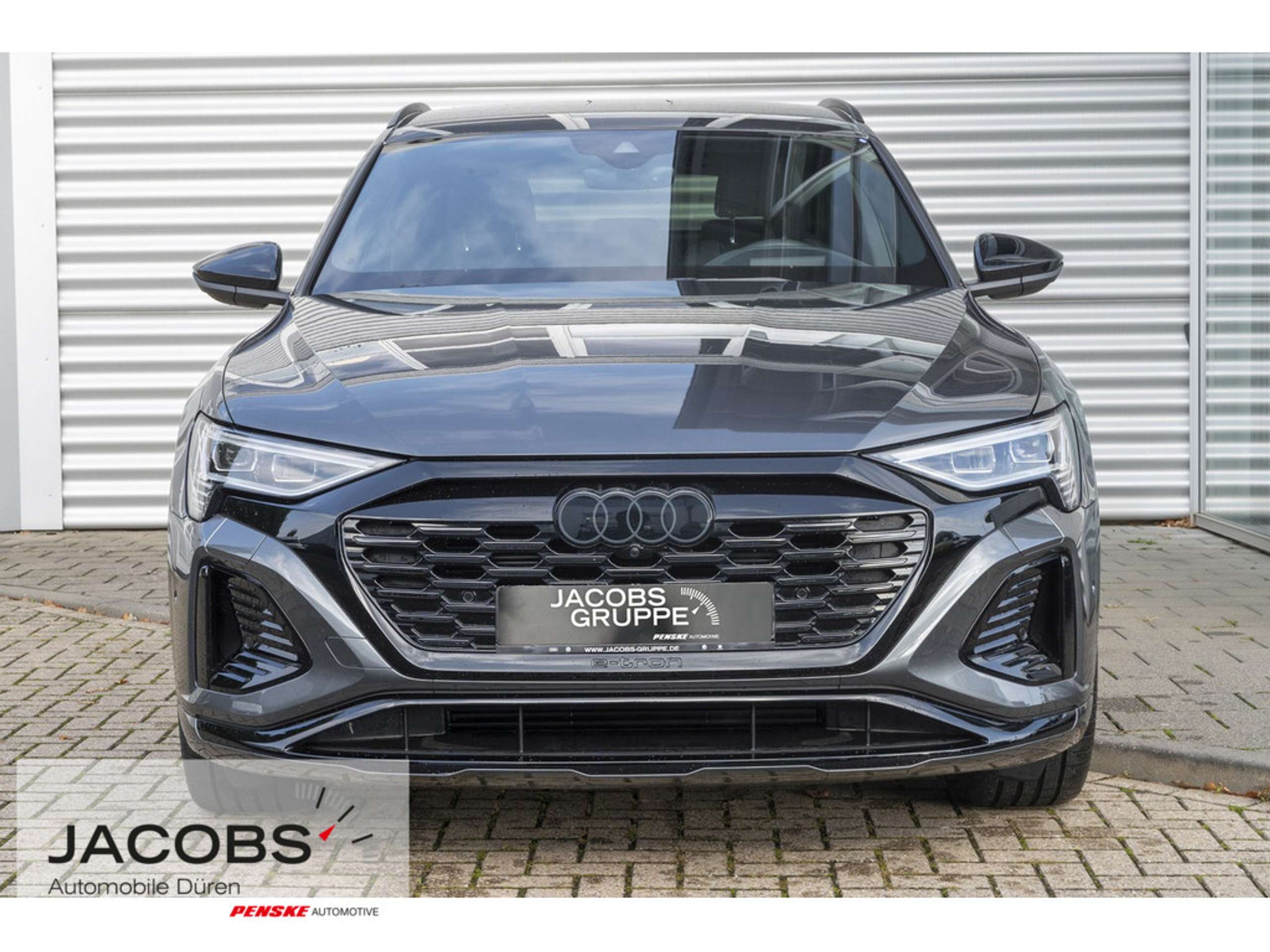 Audi - Q8