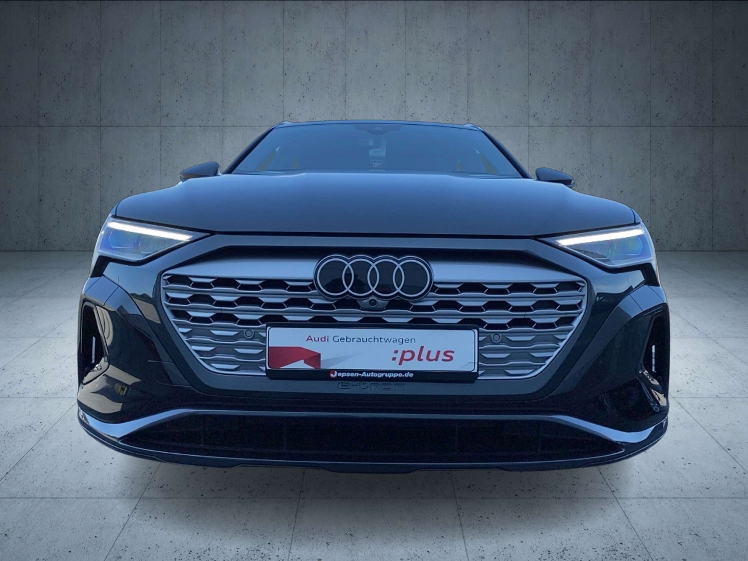 Audi - Q8 e-tron