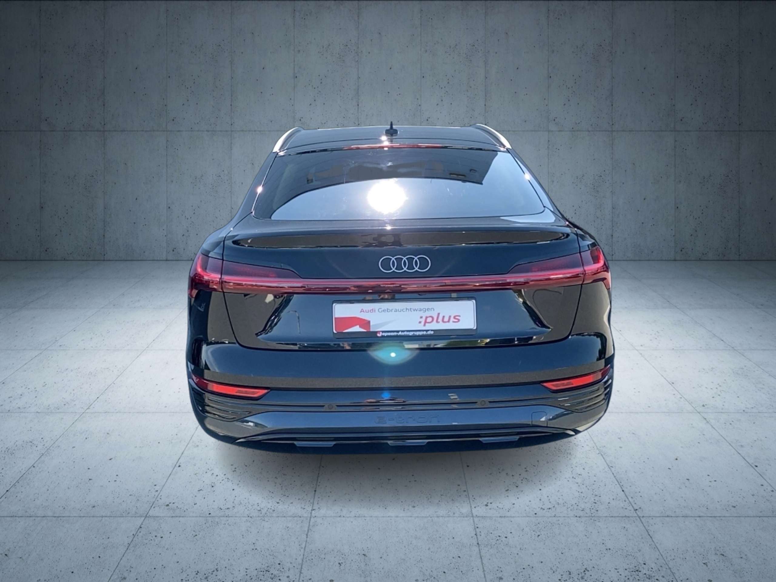 Audi - Q8 e-tron