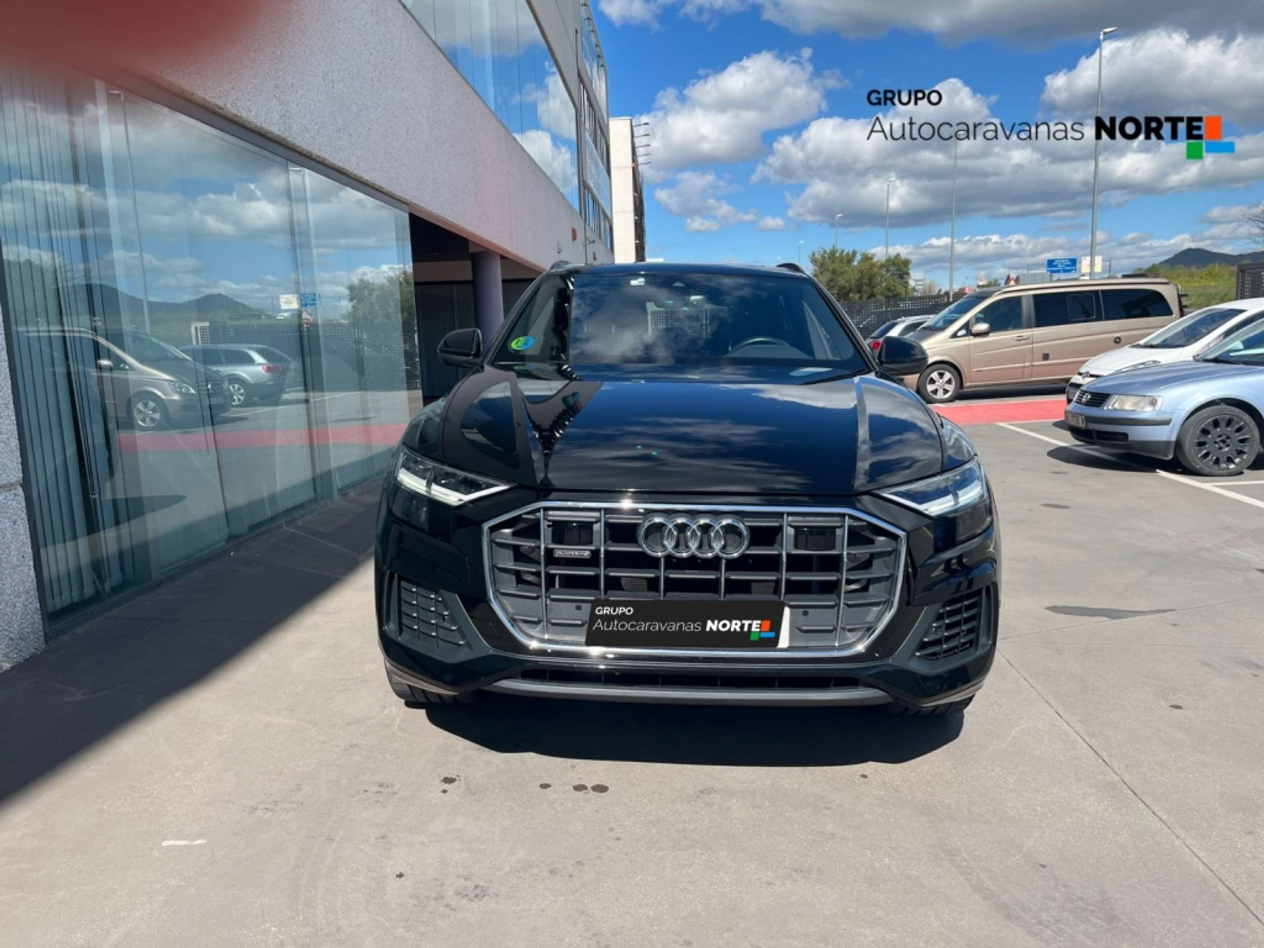 Audi - Q8