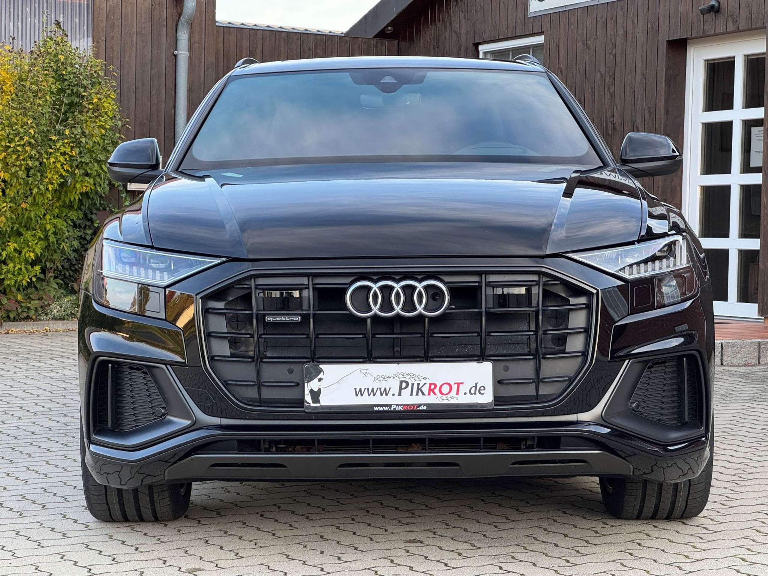 Audi - Q8