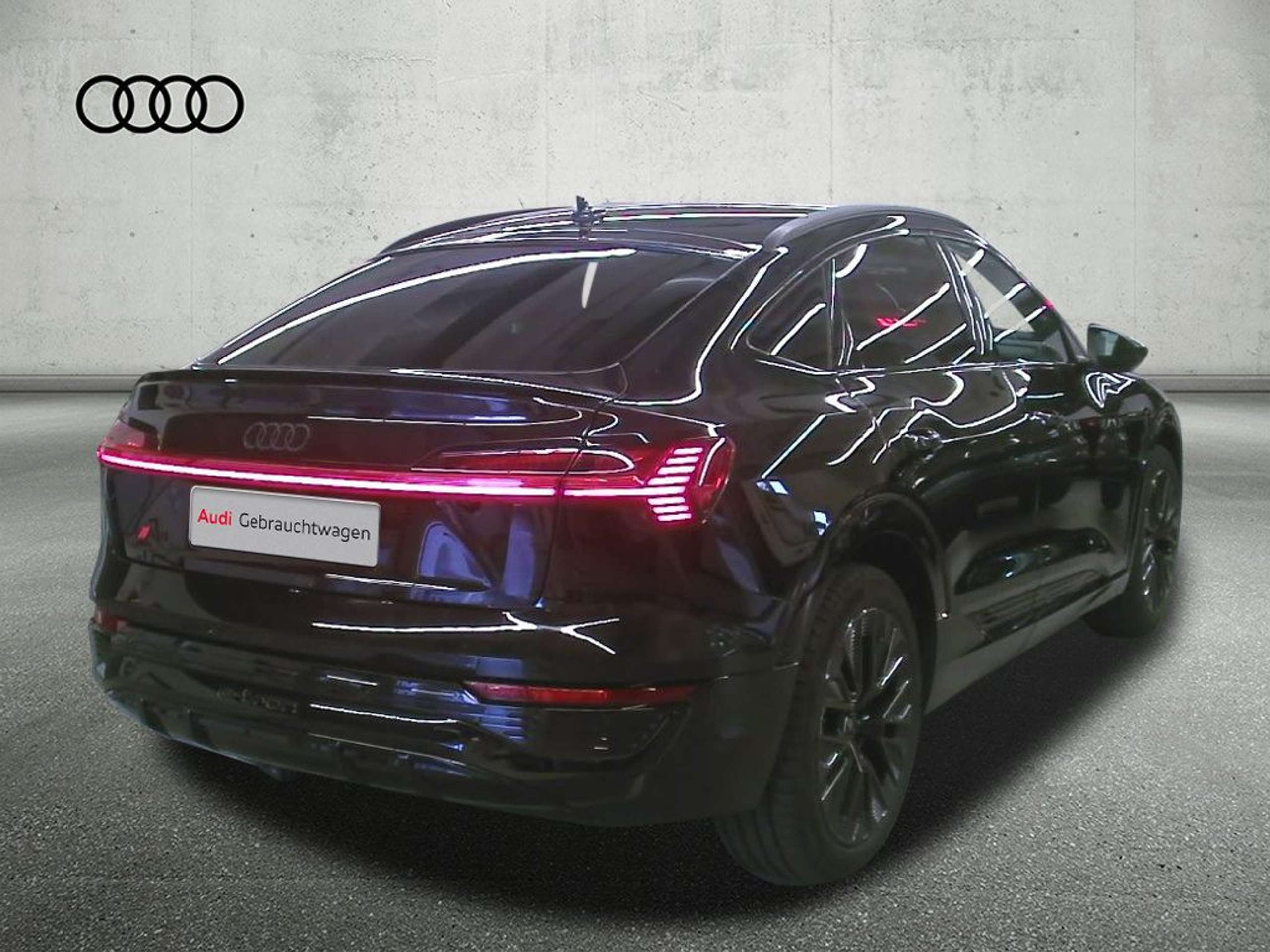 Audi - Q8