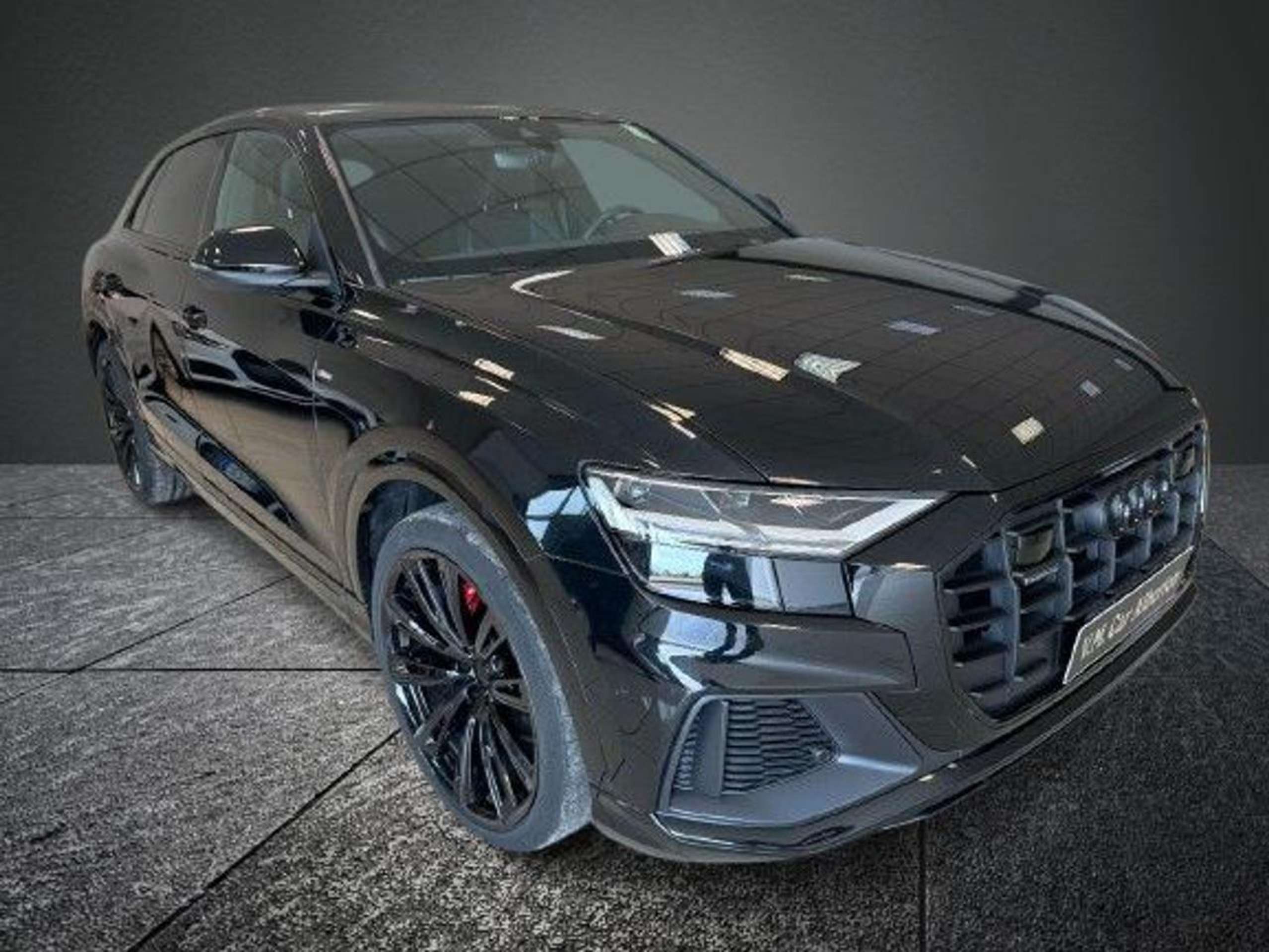 Audi - Q8