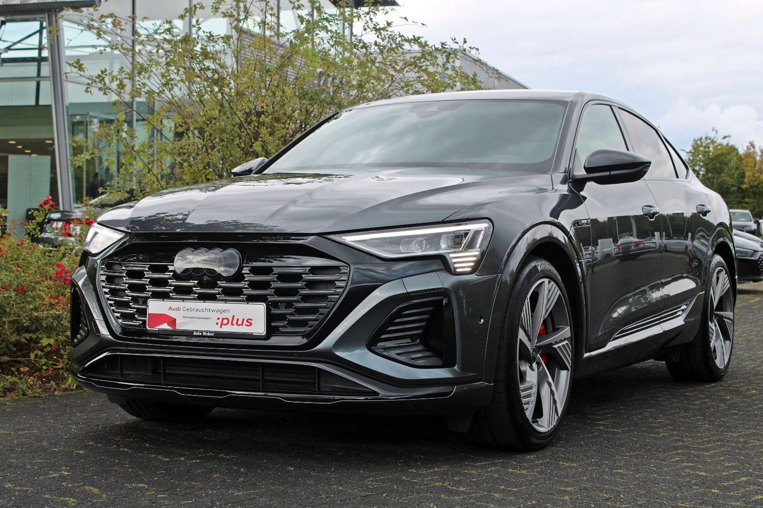 Audi - Q8