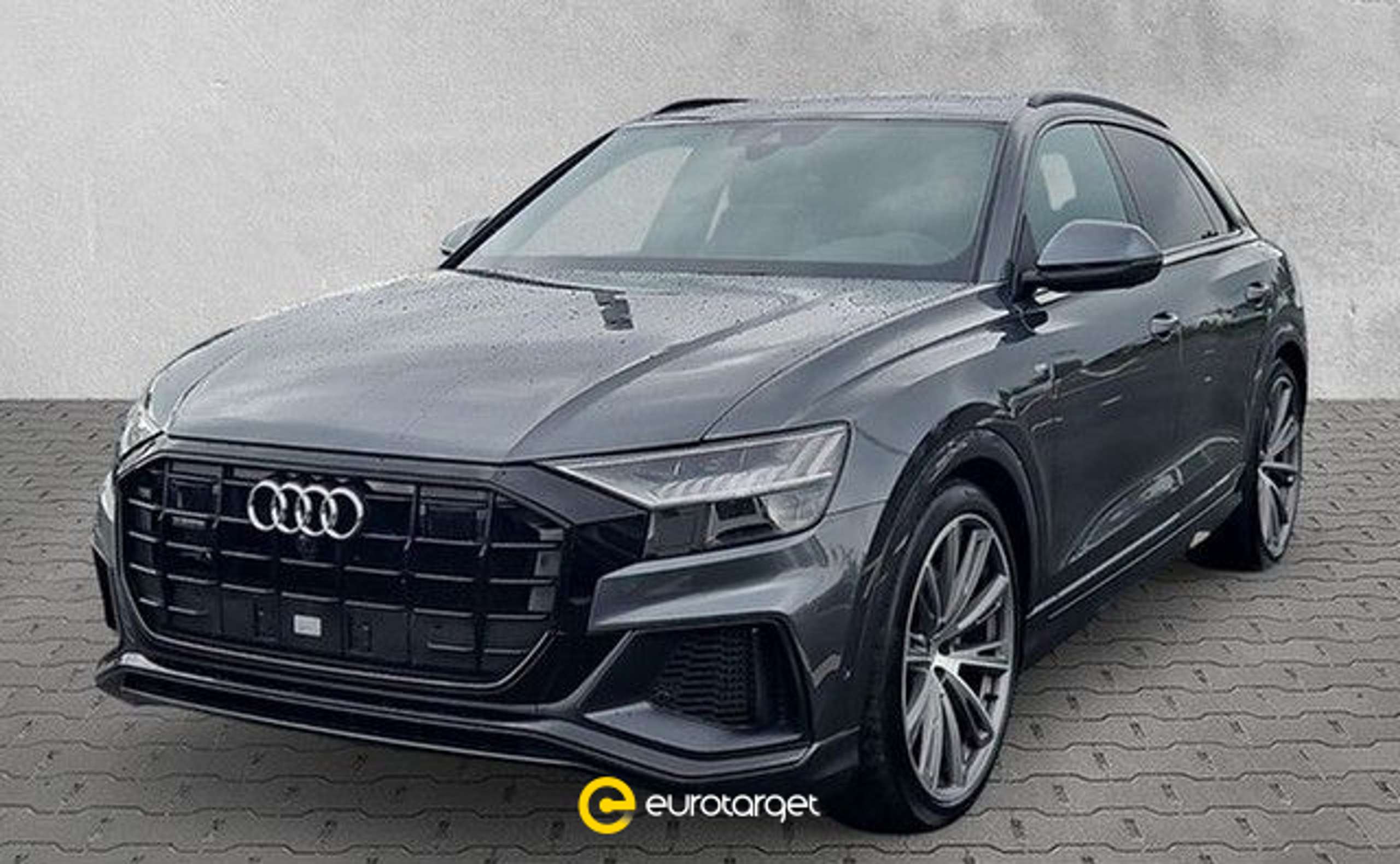 Audi - Q8