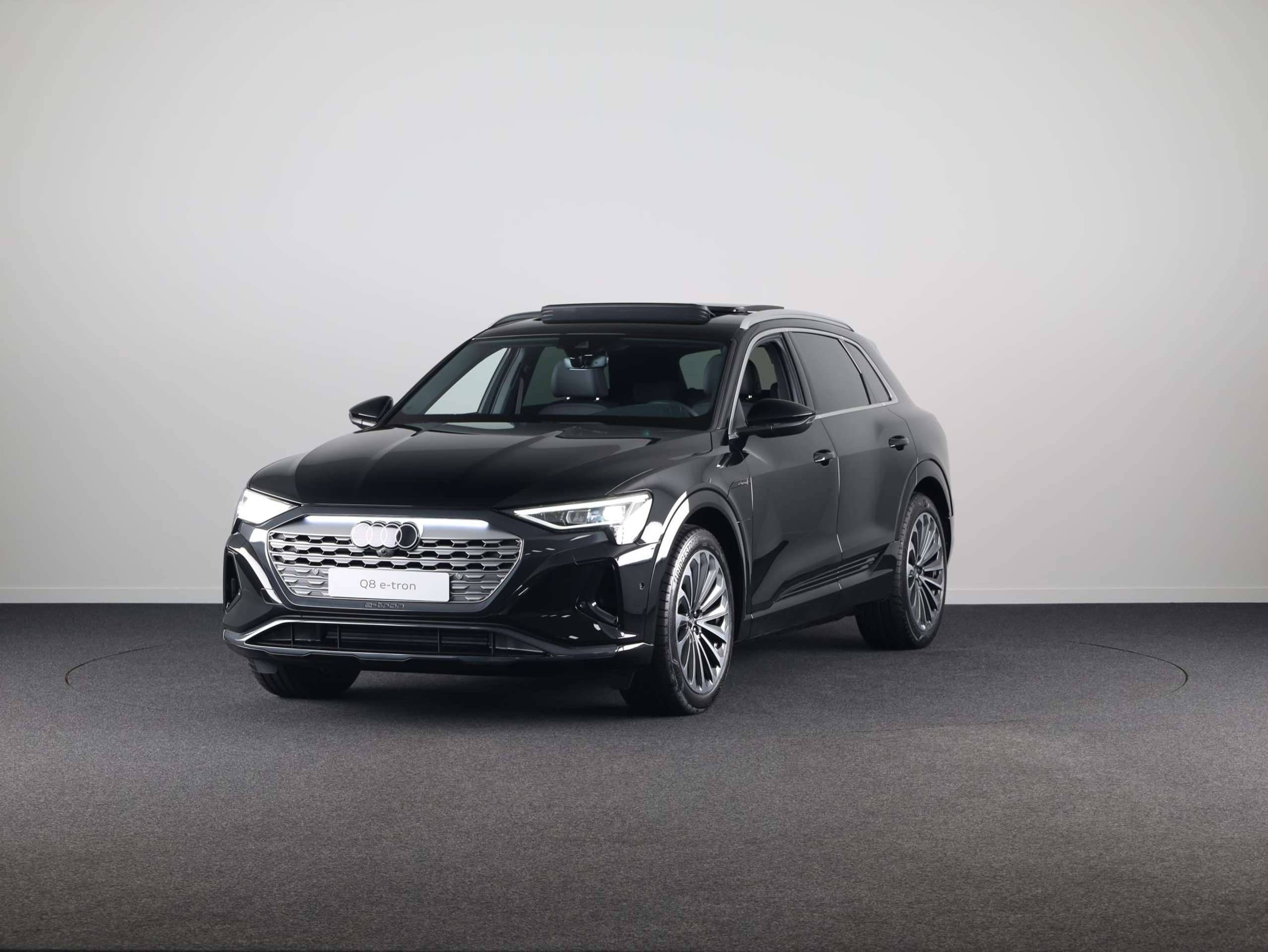 Audi - Q8 e-tron