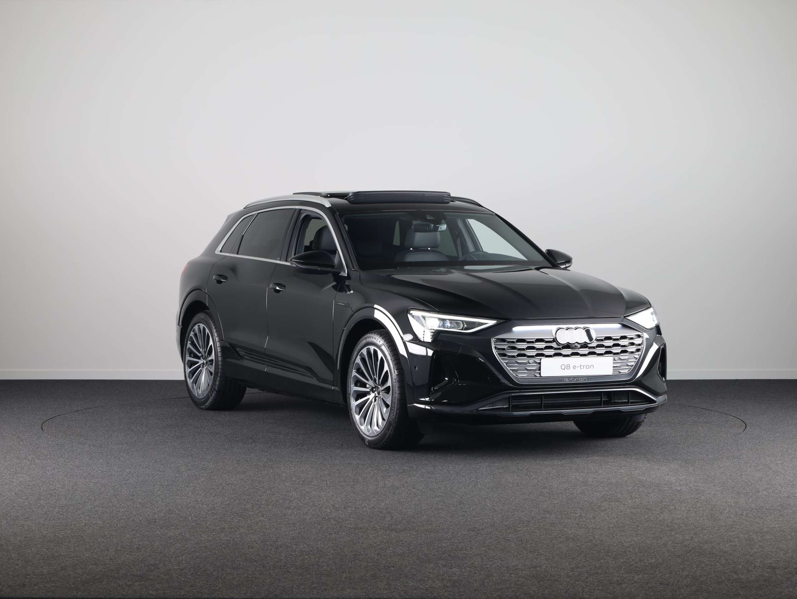 Audi - Q8 e-tron