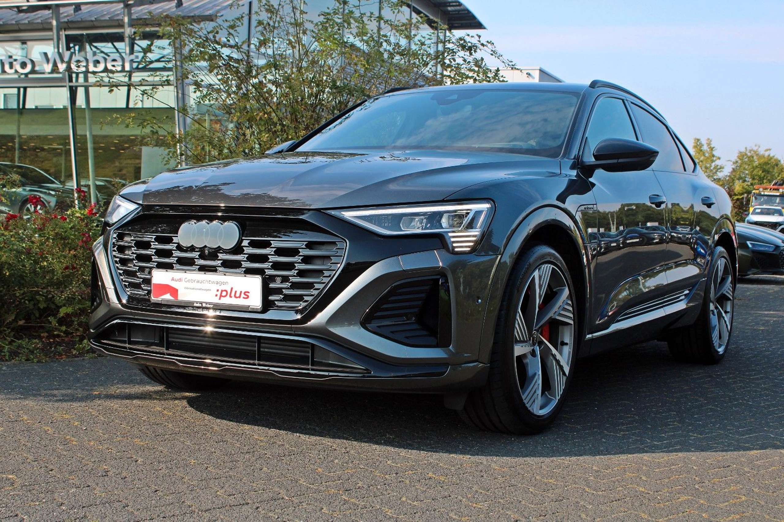 Audi - Q8 e-tron