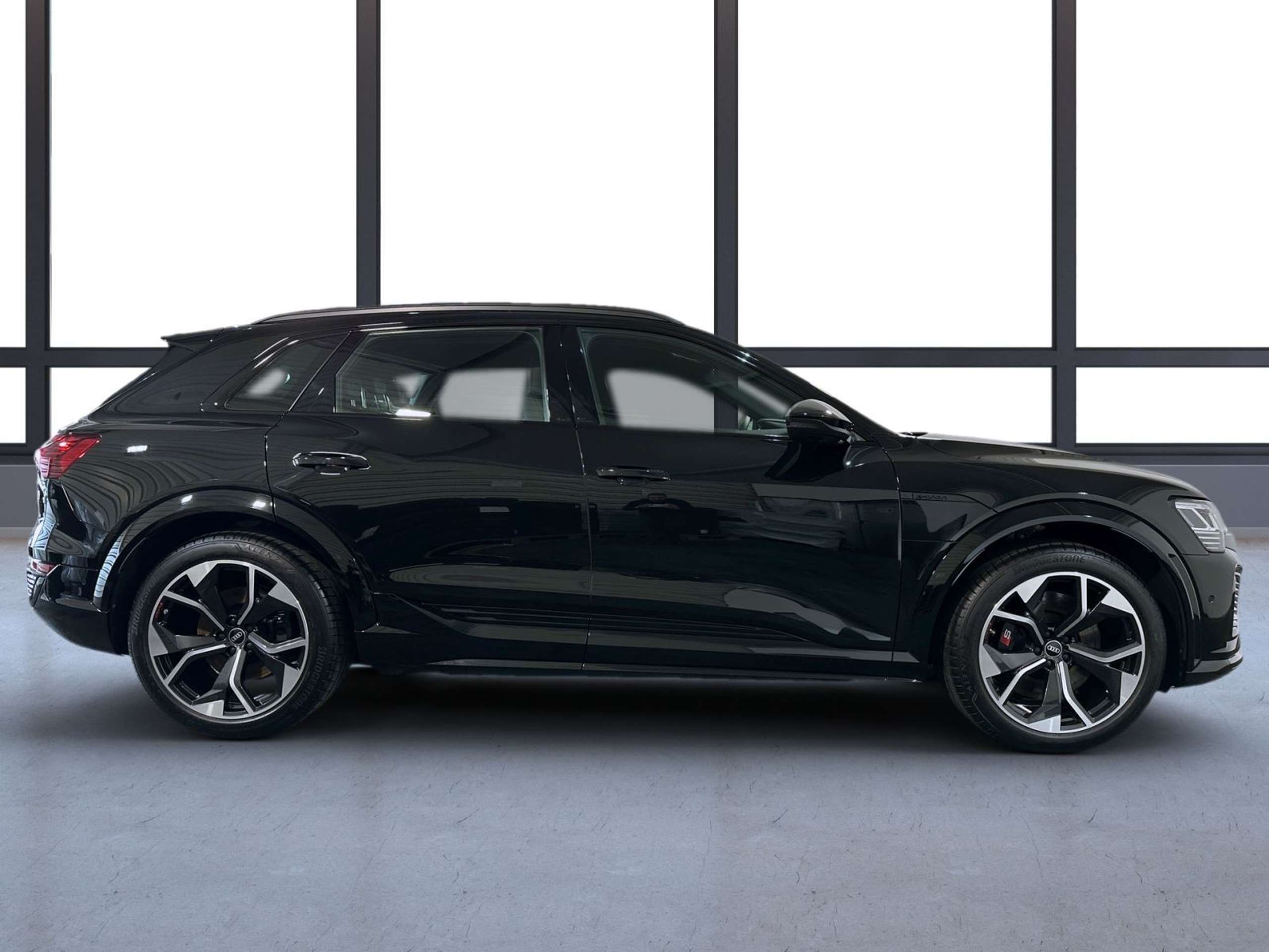 Audi - SQ8 e-tron