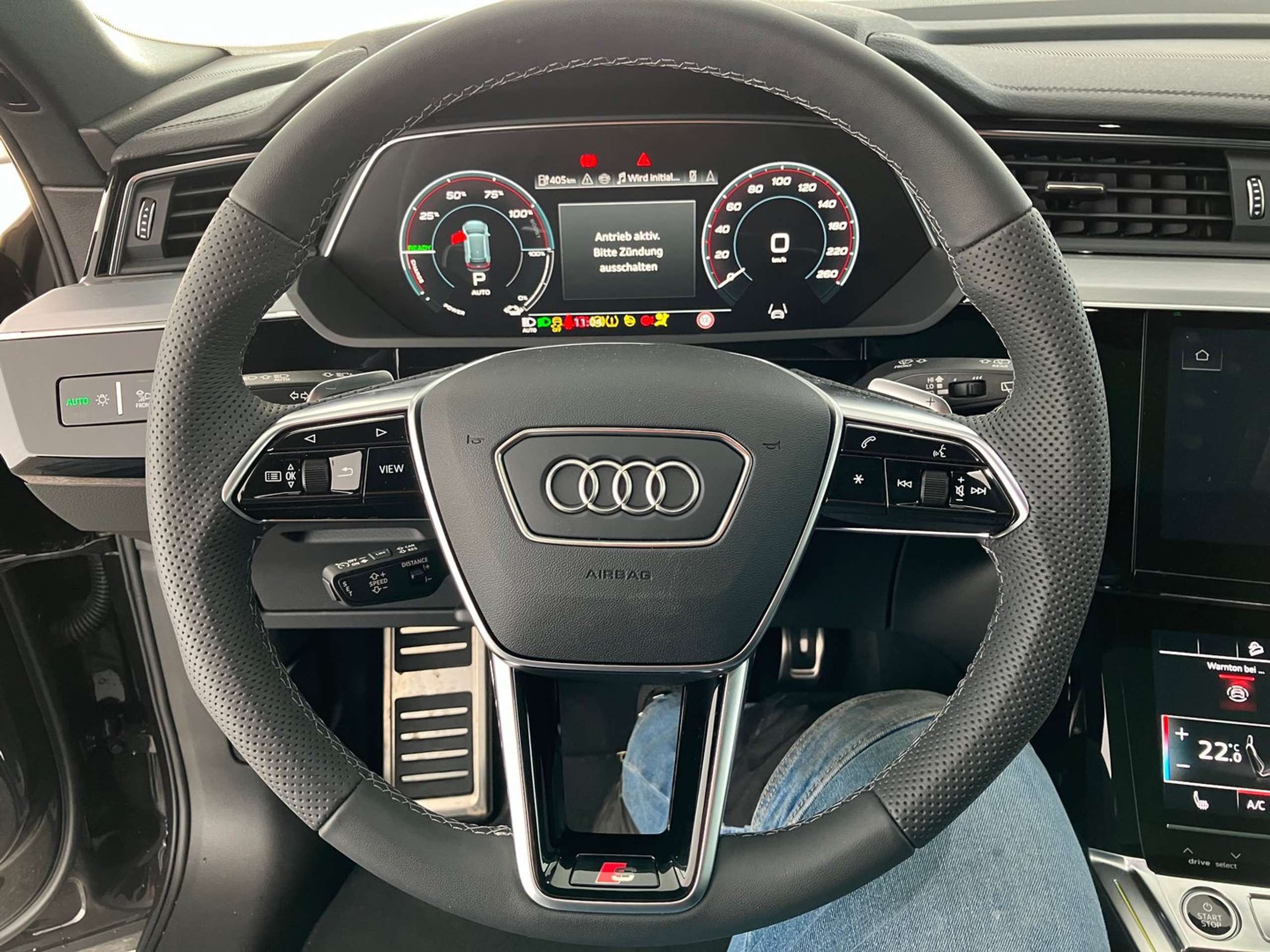 Audi - Q8