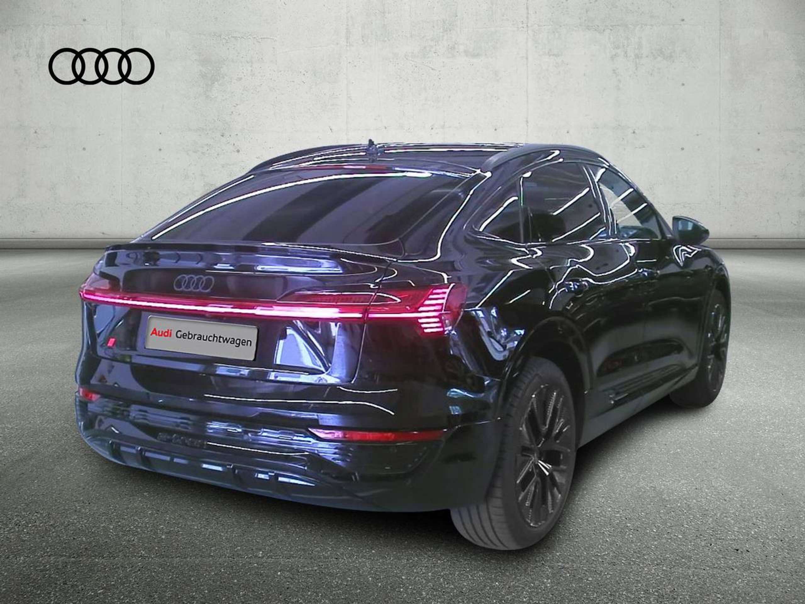 Audi - Q8 e-tron