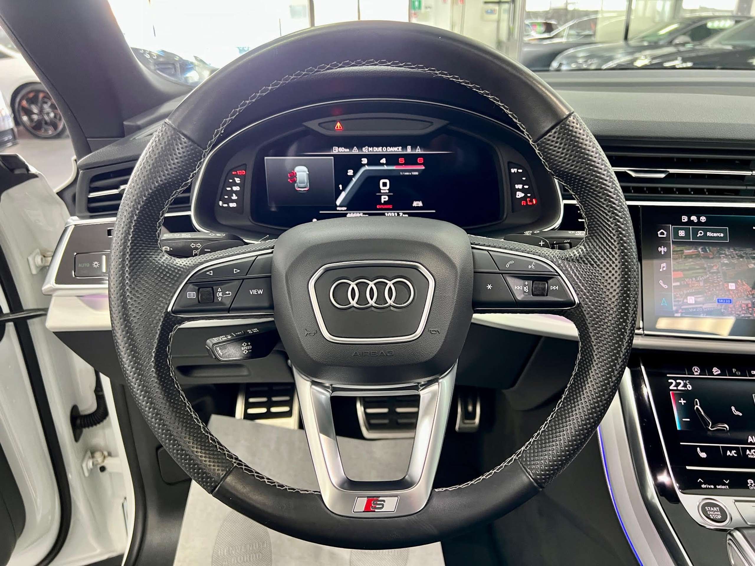 Audi - Q8