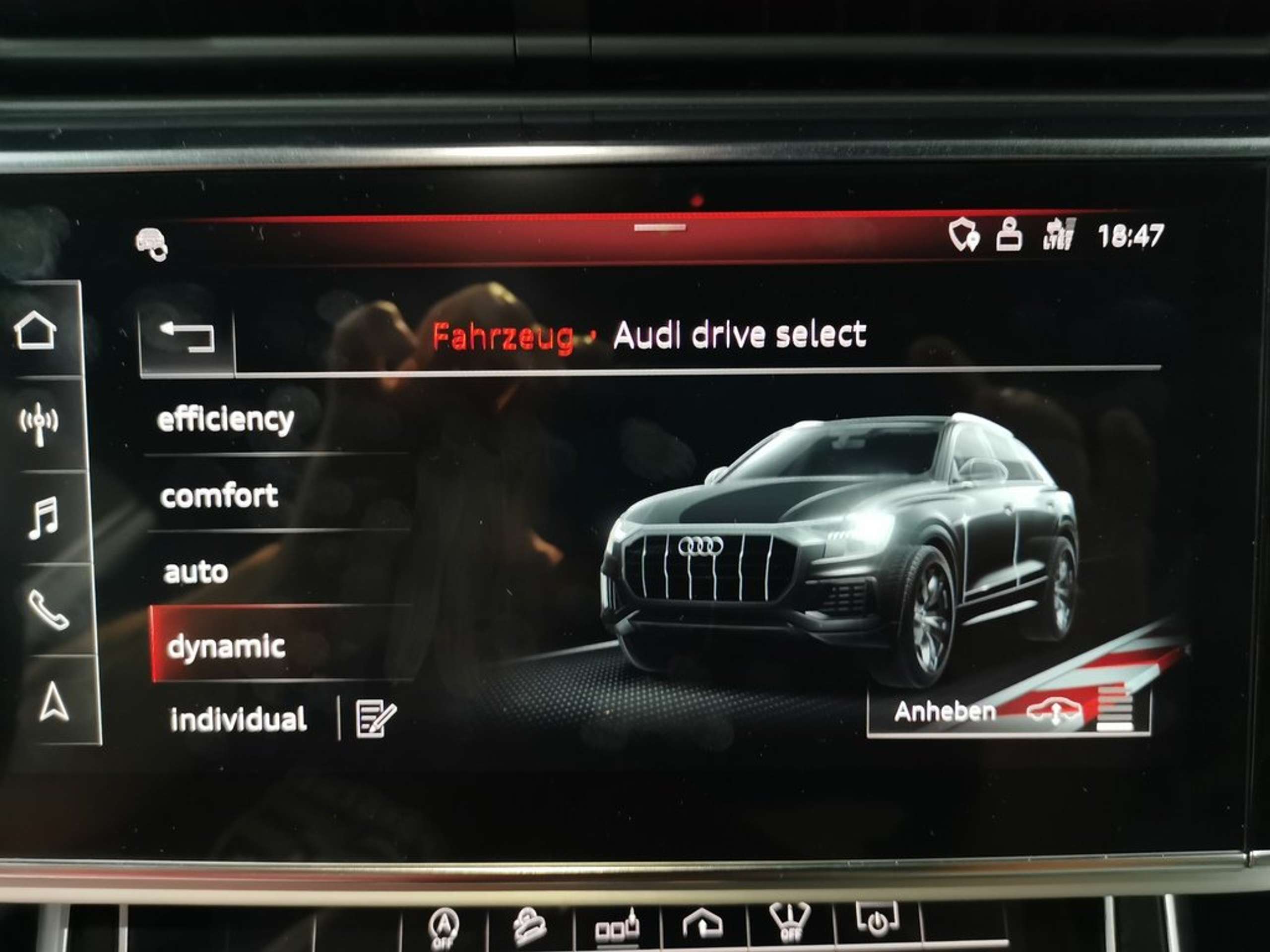 Audi - Q8