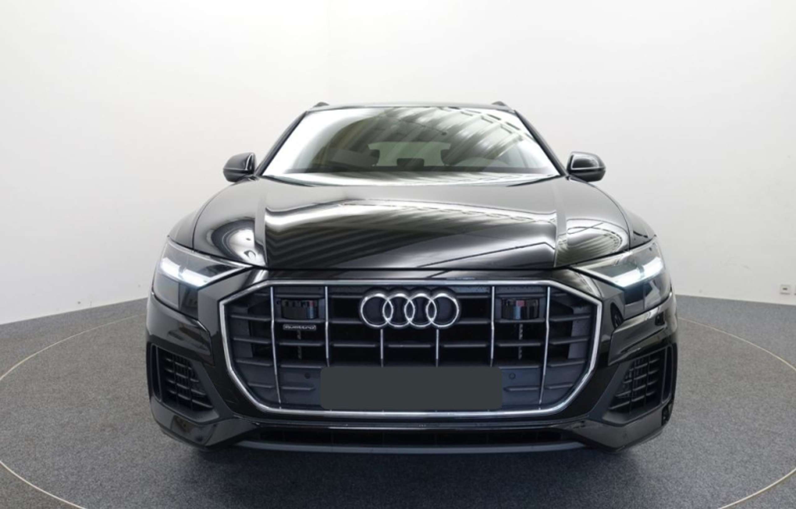 Audi - Q8