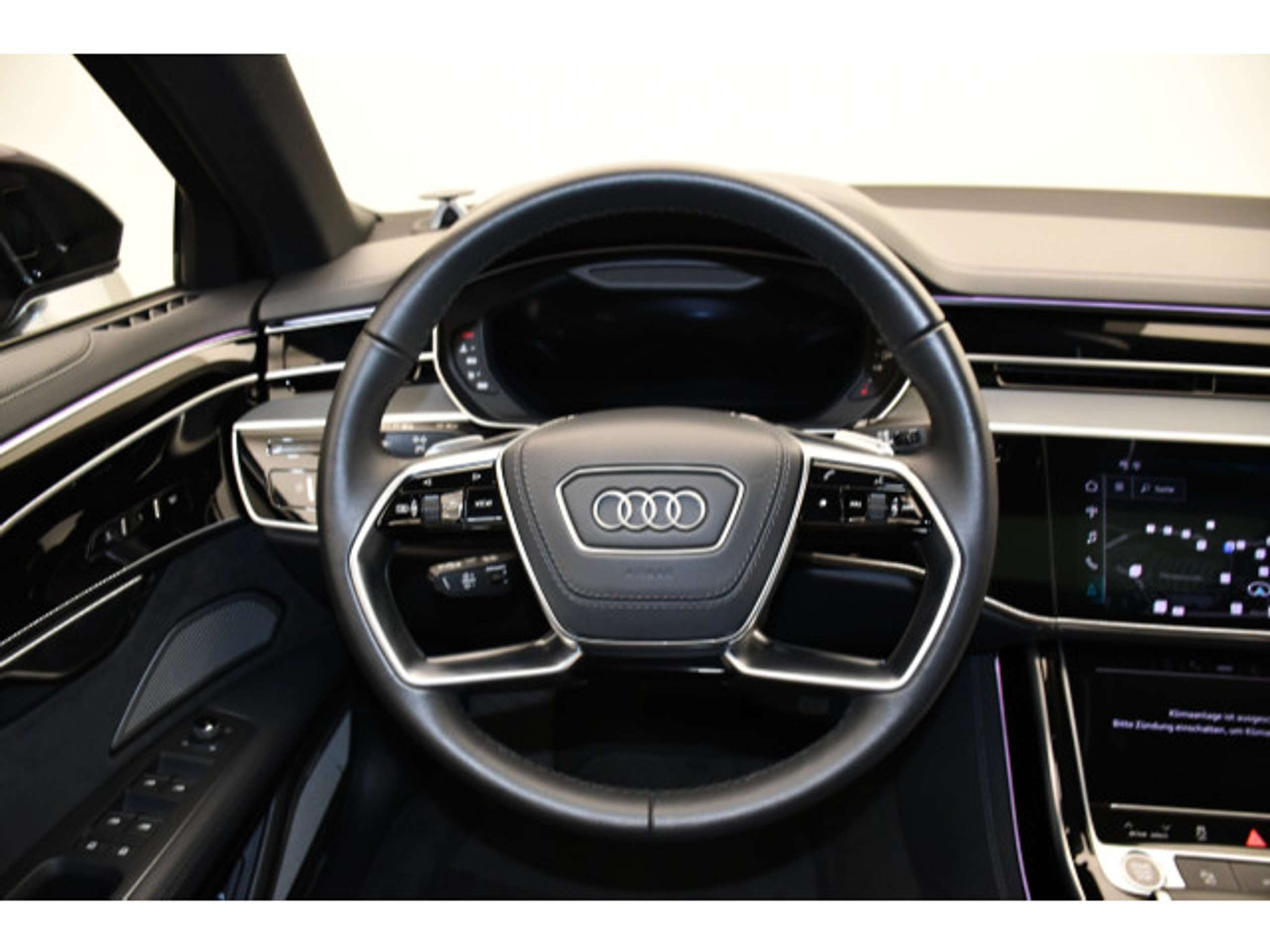 Audi - A8