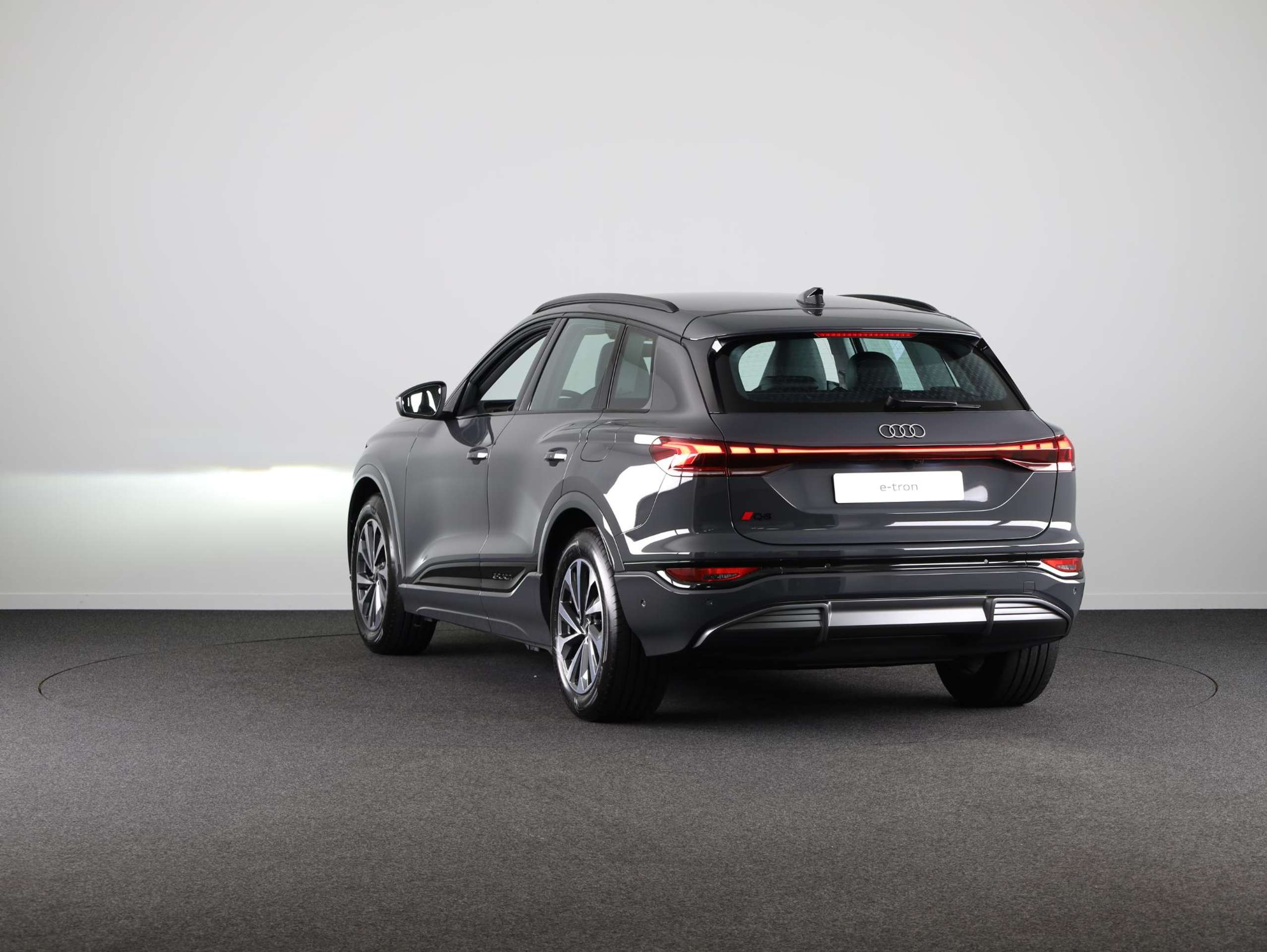 Audi - Q6