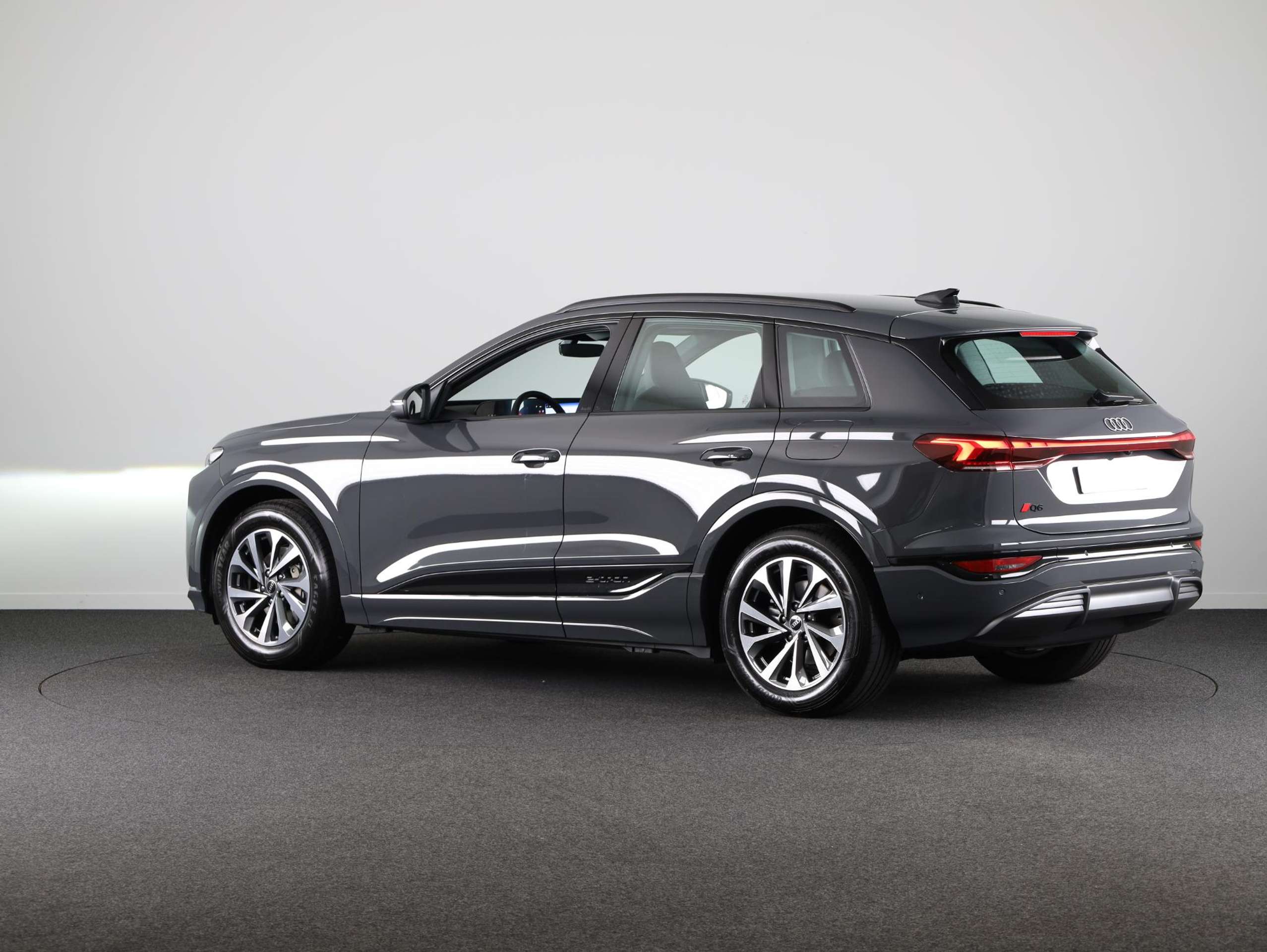 Audi - Q6