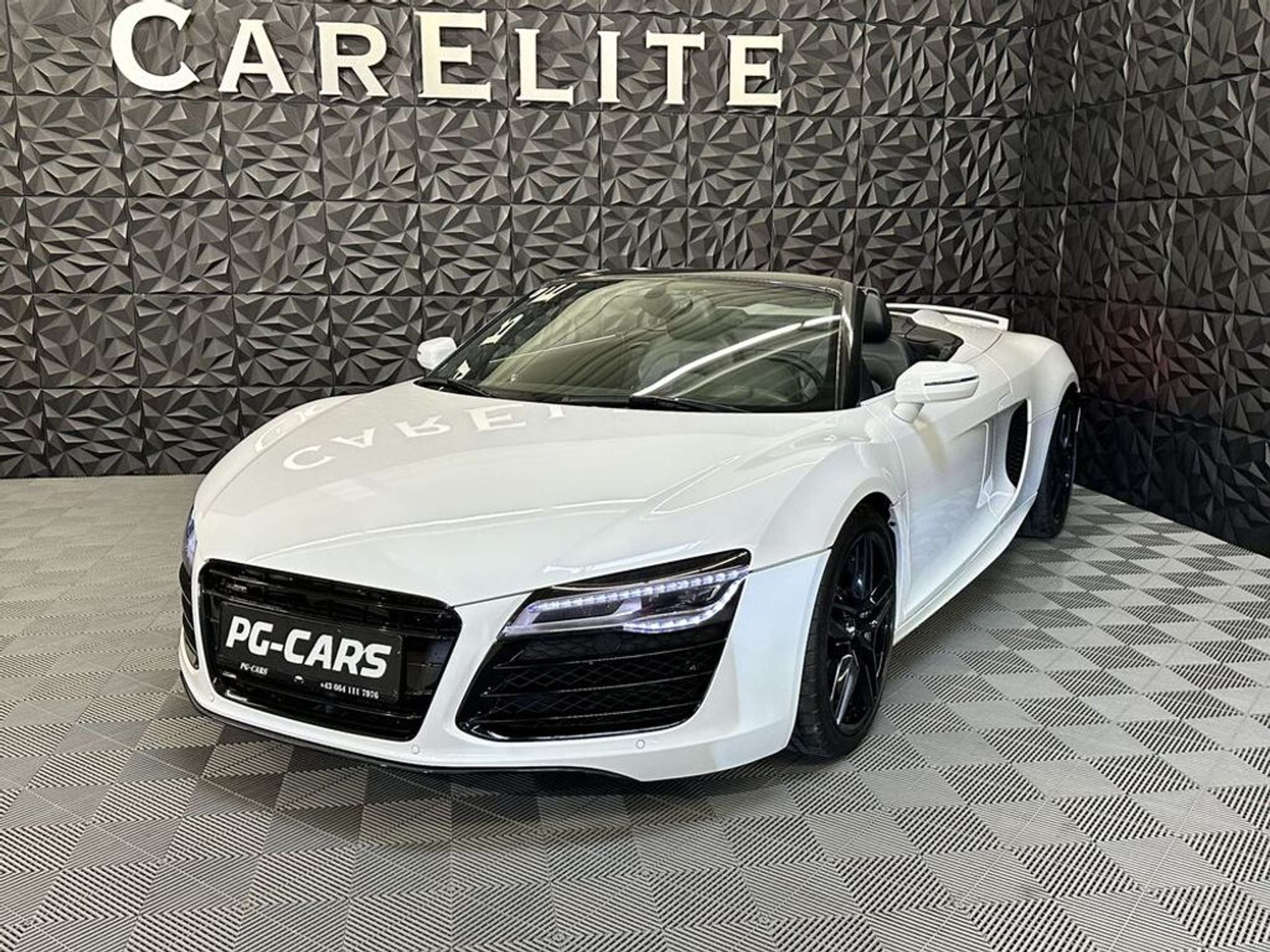 Audi - R8