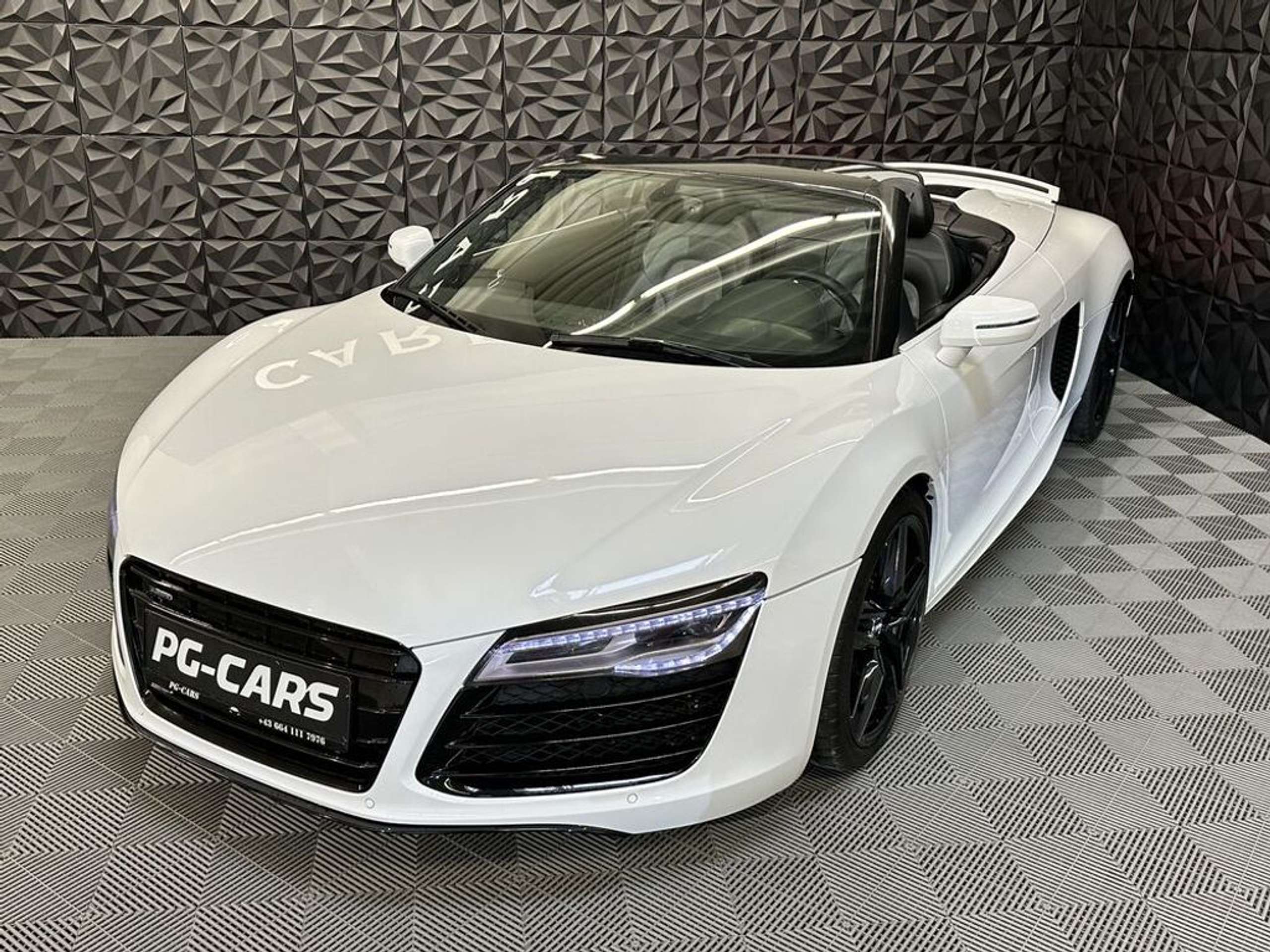 Audi - R8