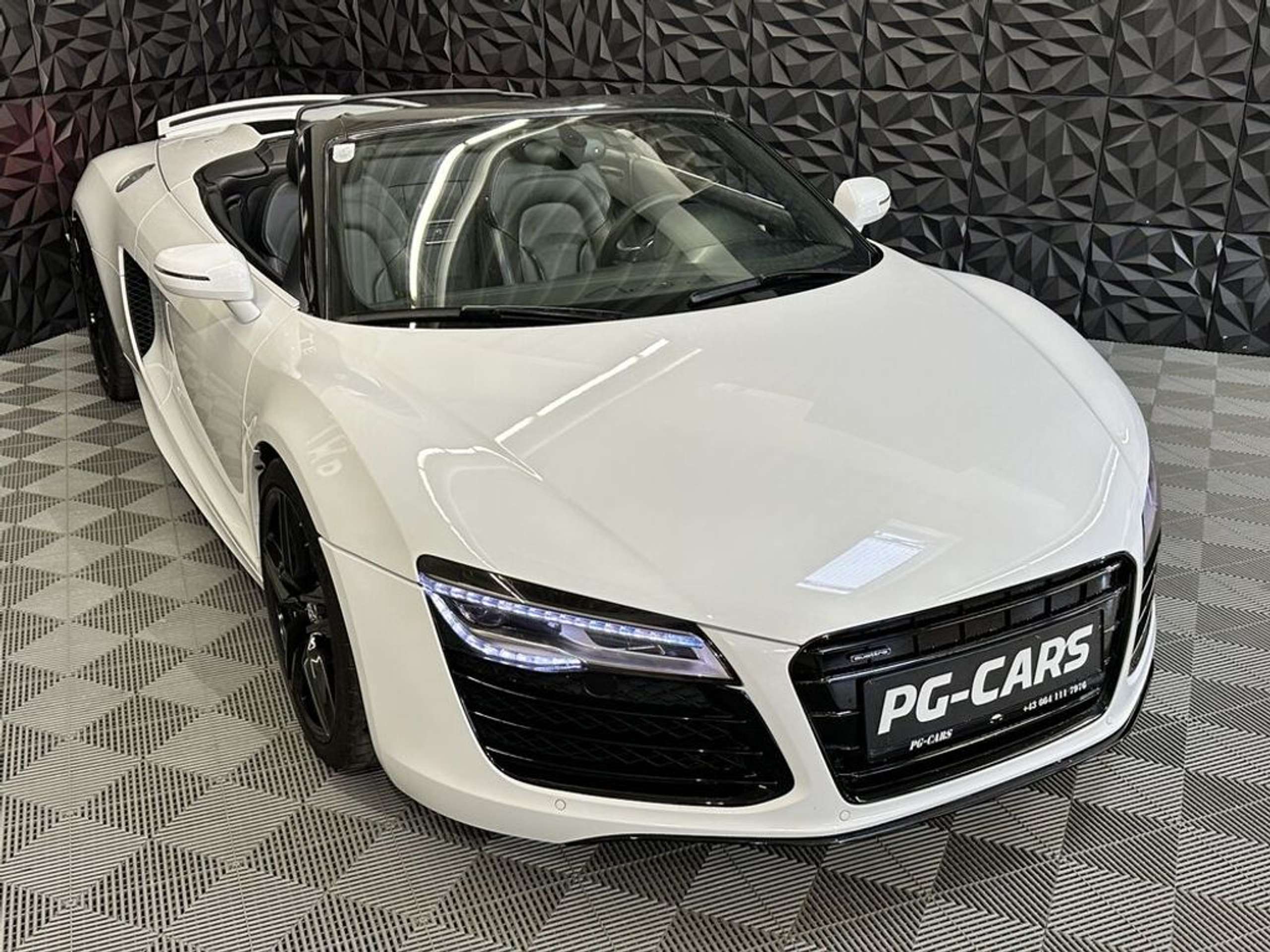 Audi - R8