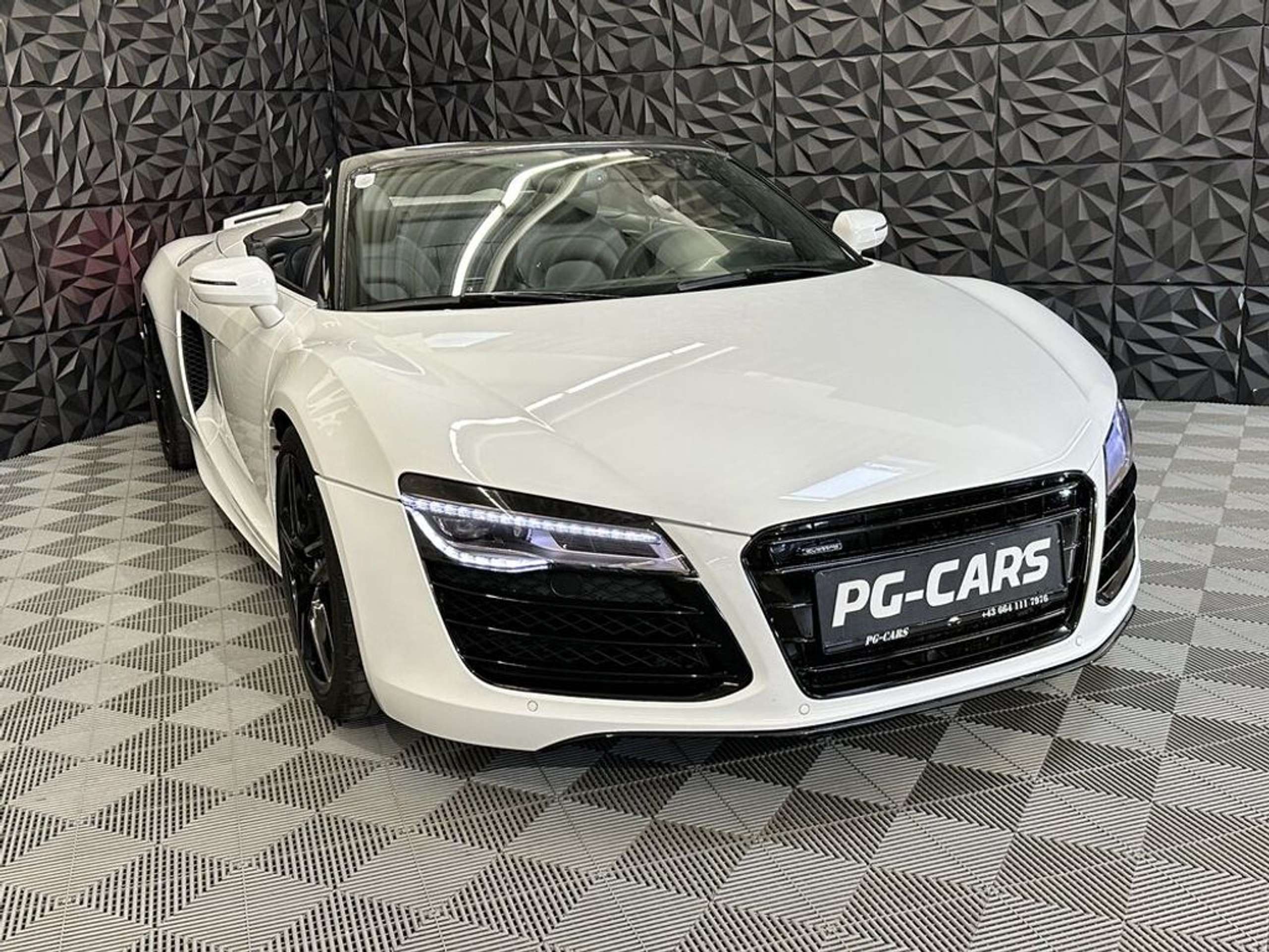 Audi - R8