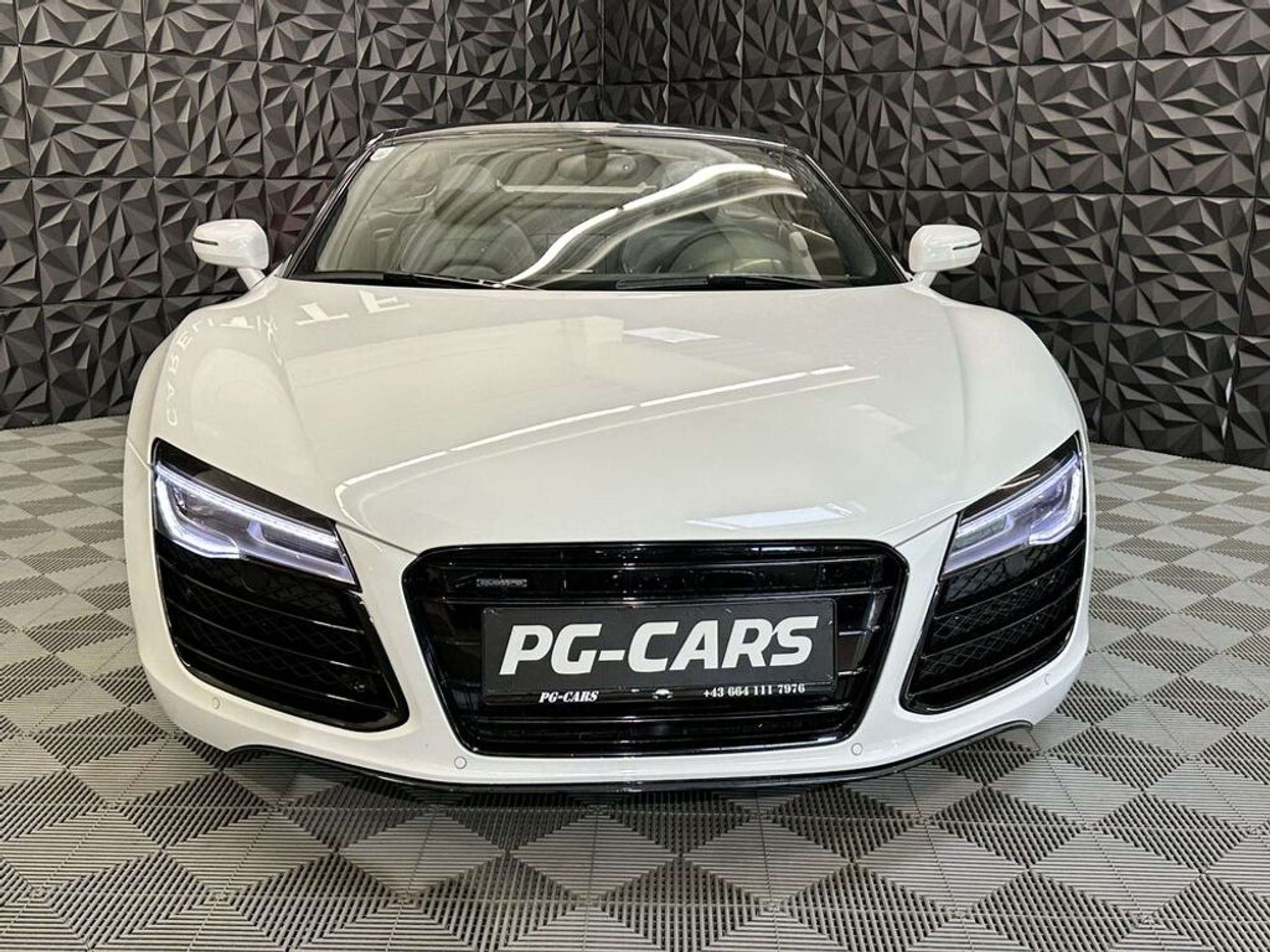 Audi - R8