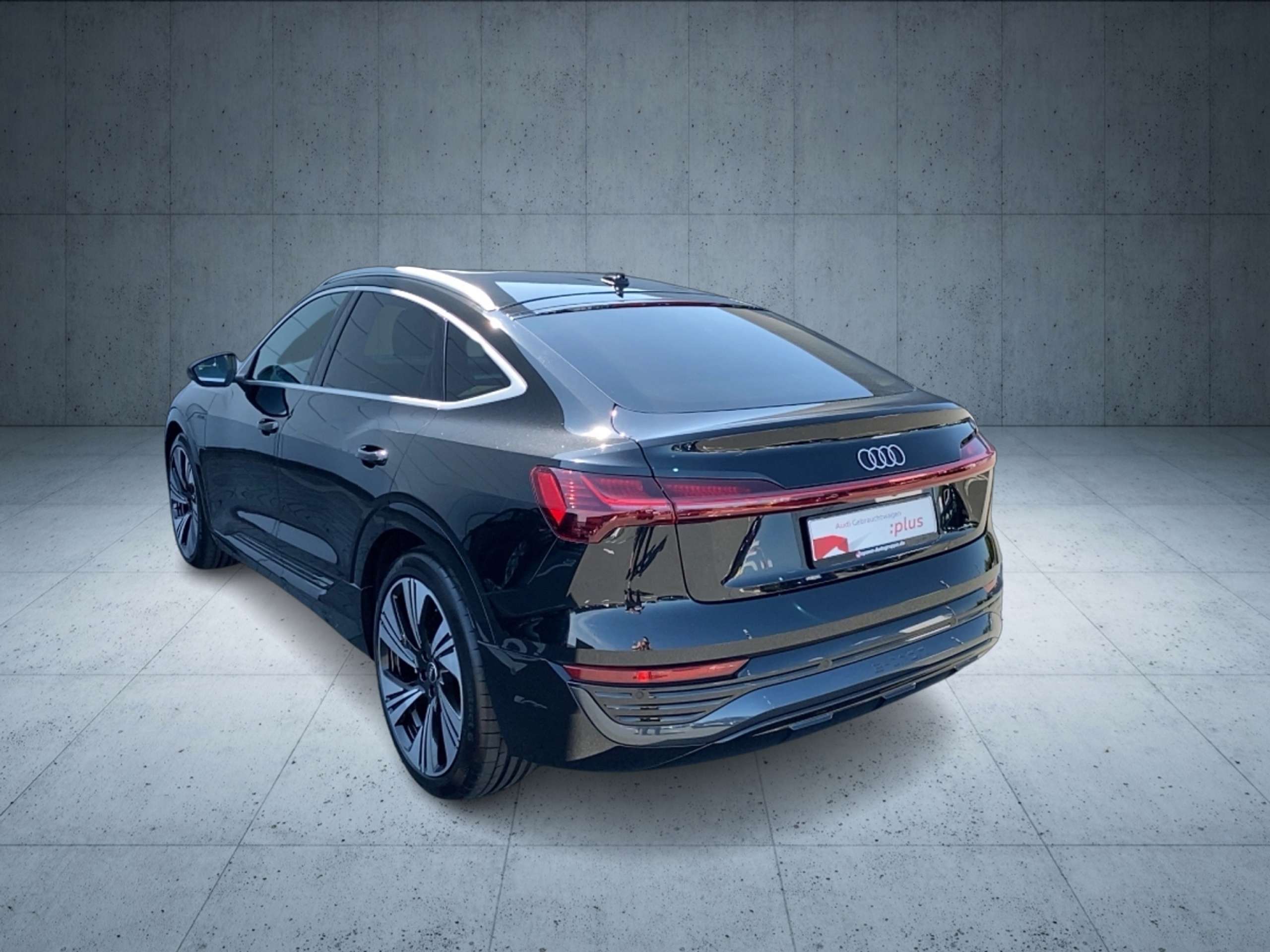 Audi - Q8 e-tron