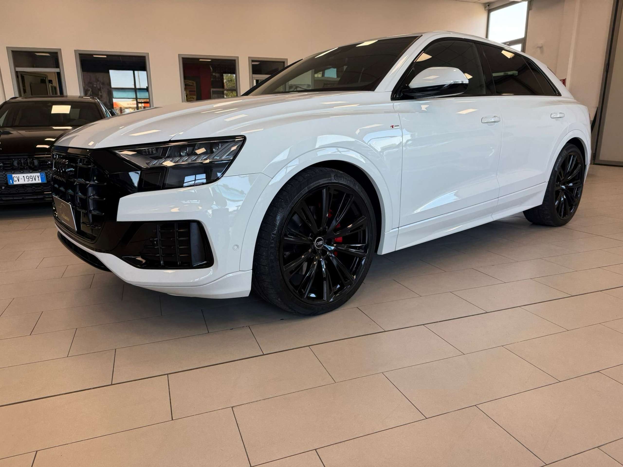 Audi - Q8