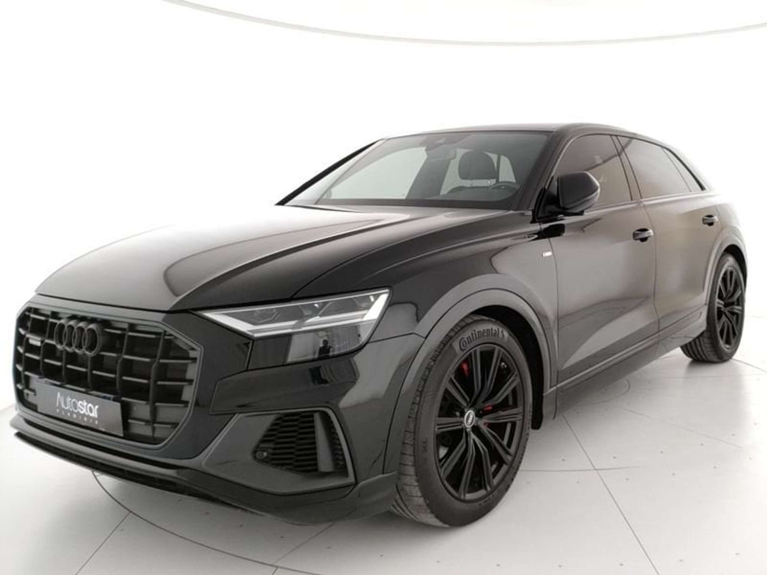 Audi - Q8