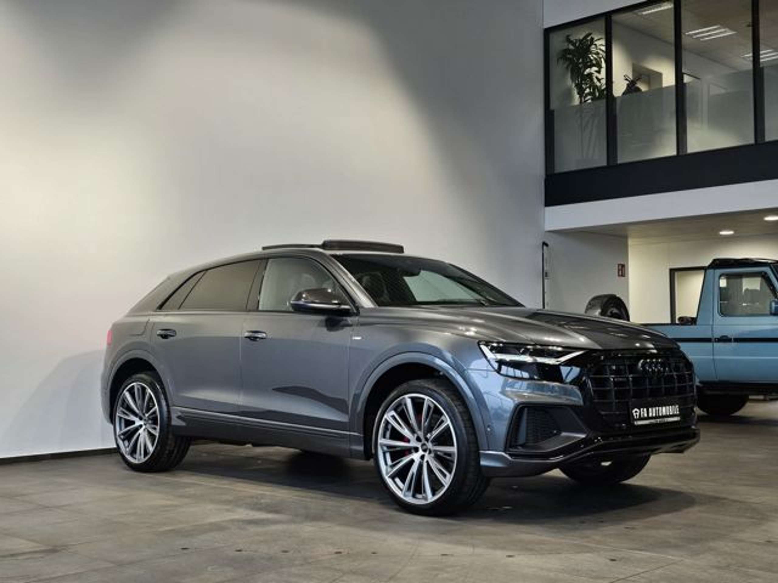 Audi - Q8