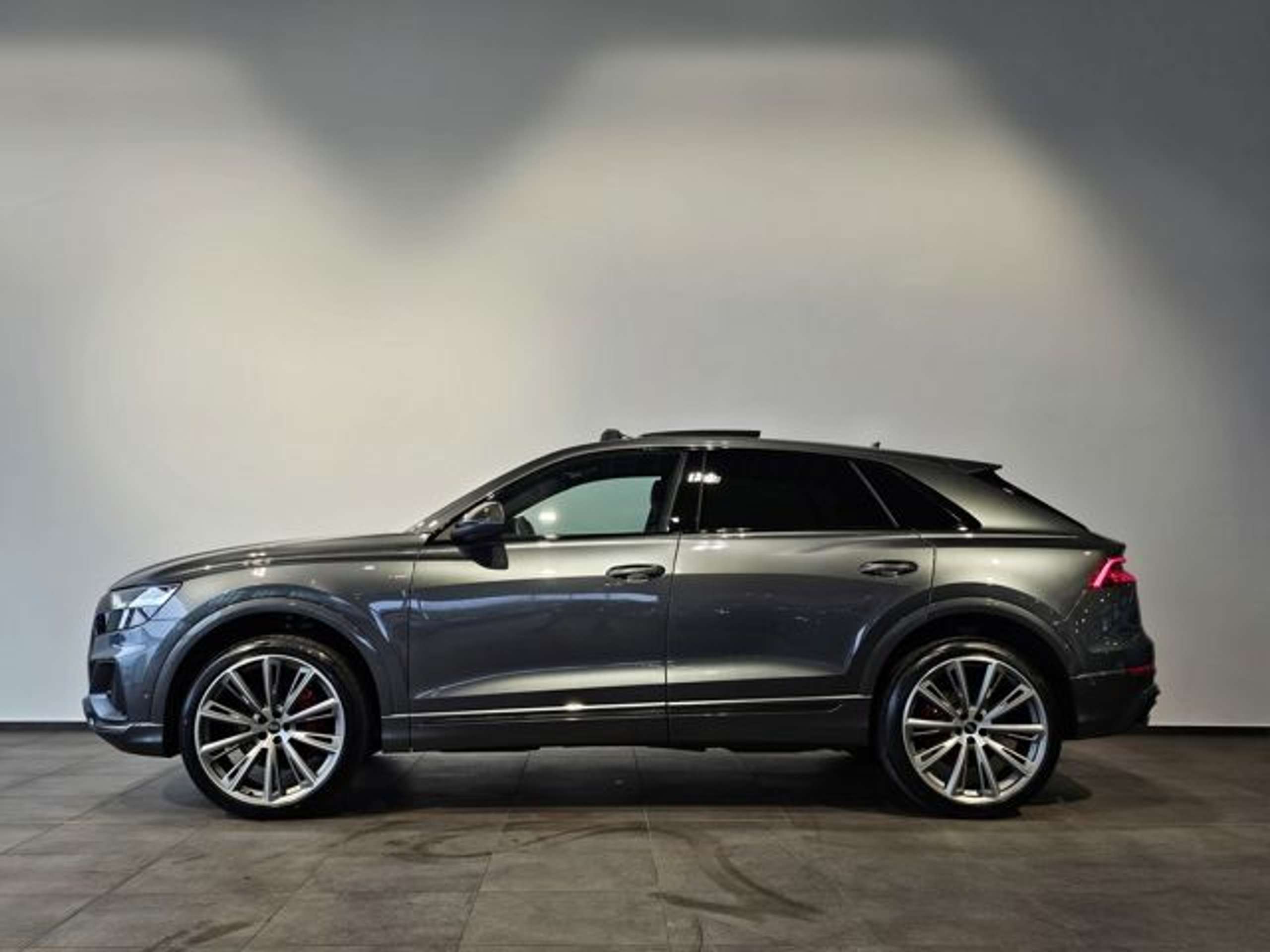 Audi - Q8