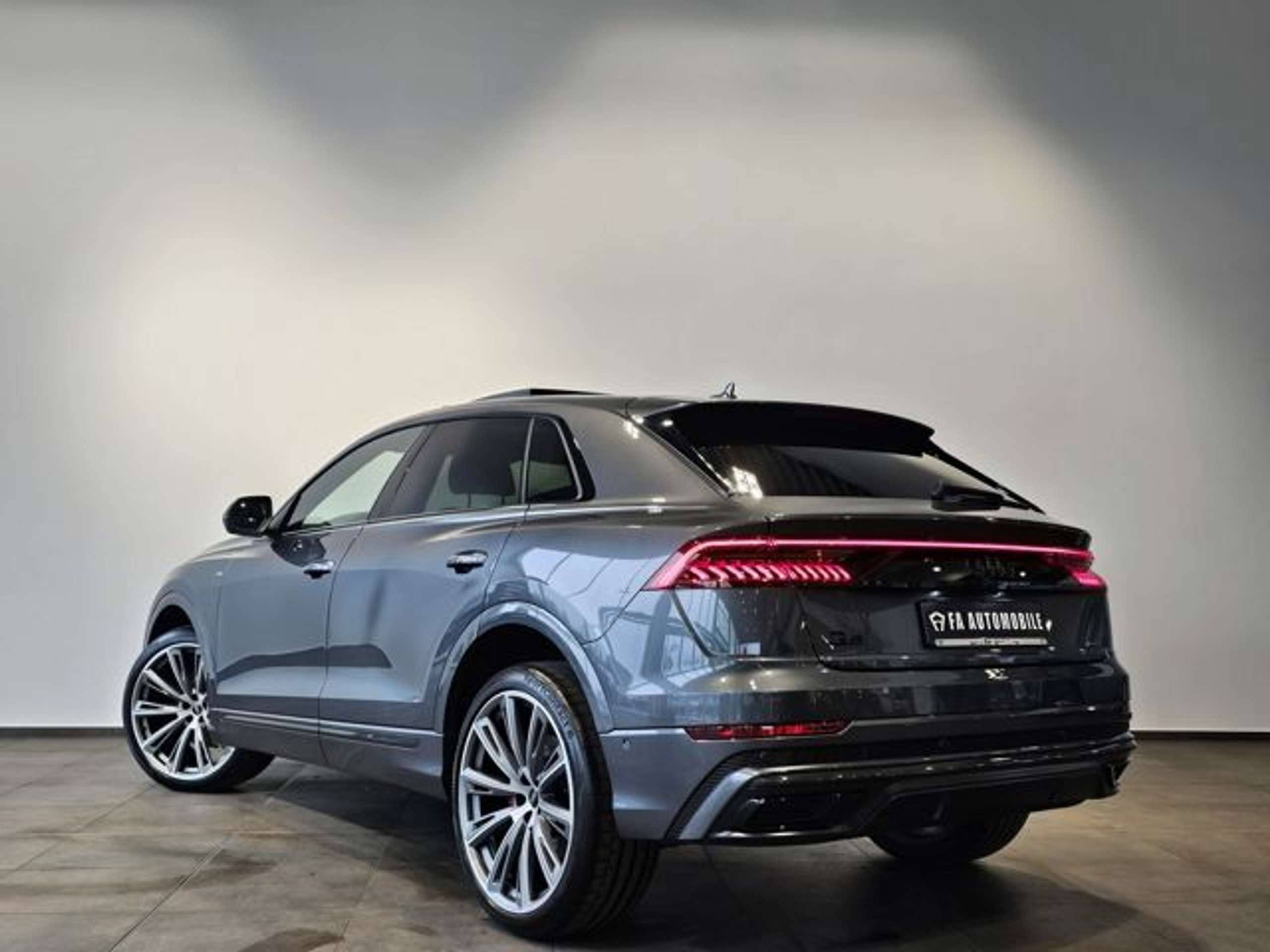 Audi - Q8