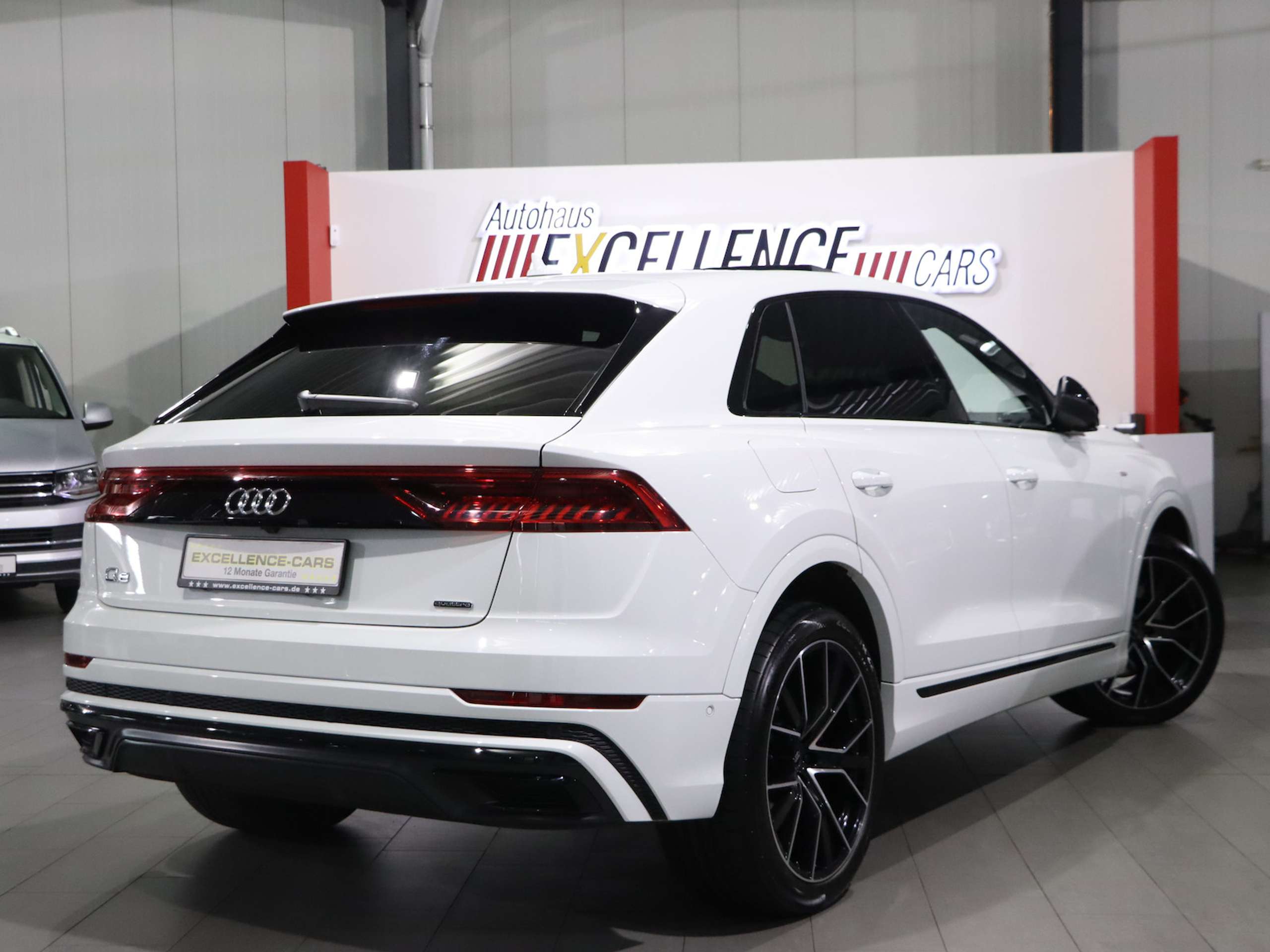 Audi - Q8