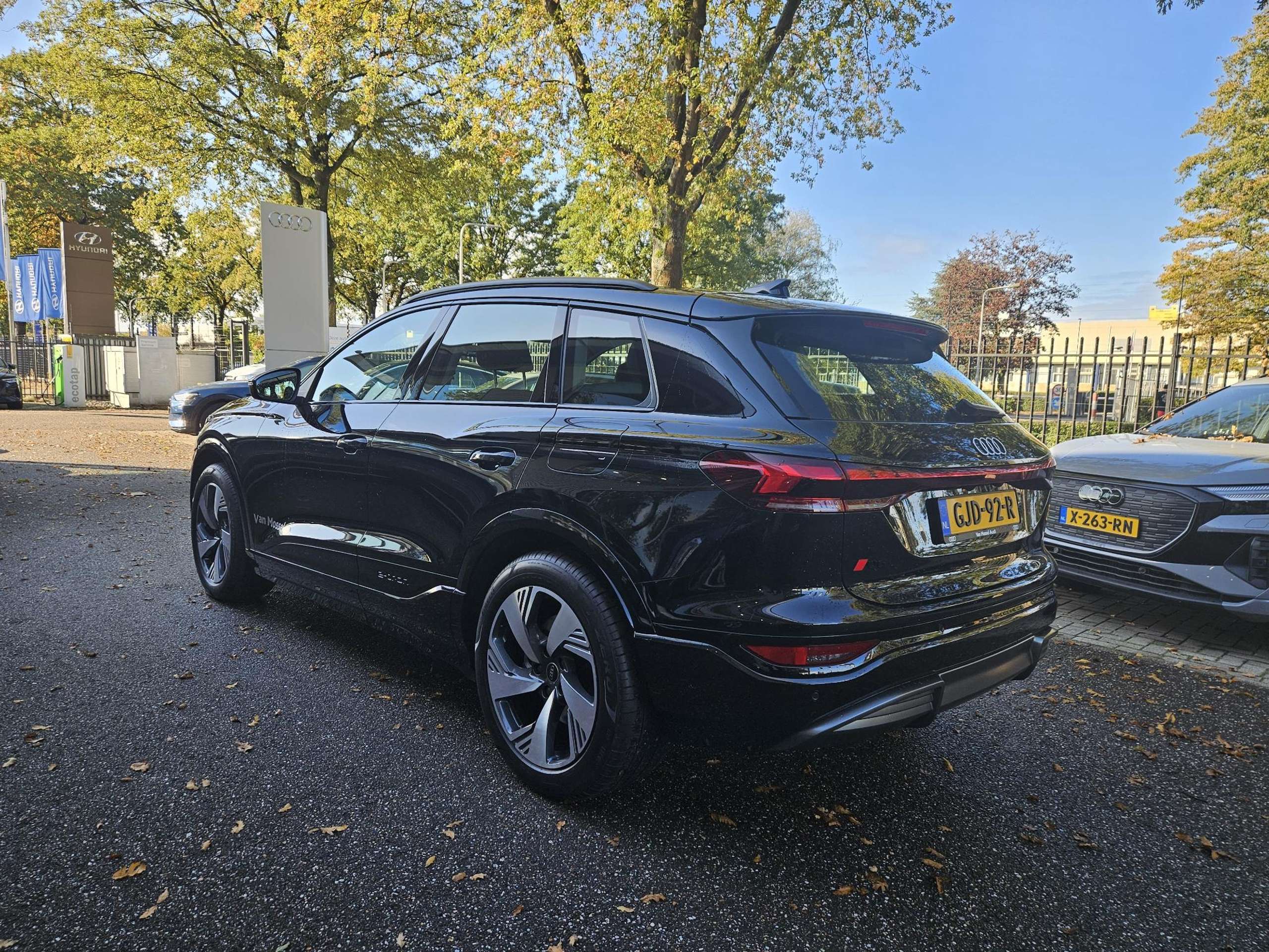 Audi - Q6