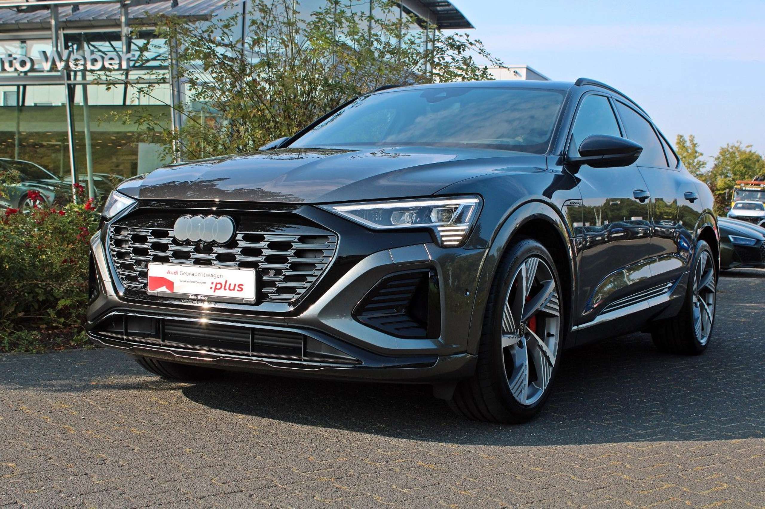 Audi - Q8