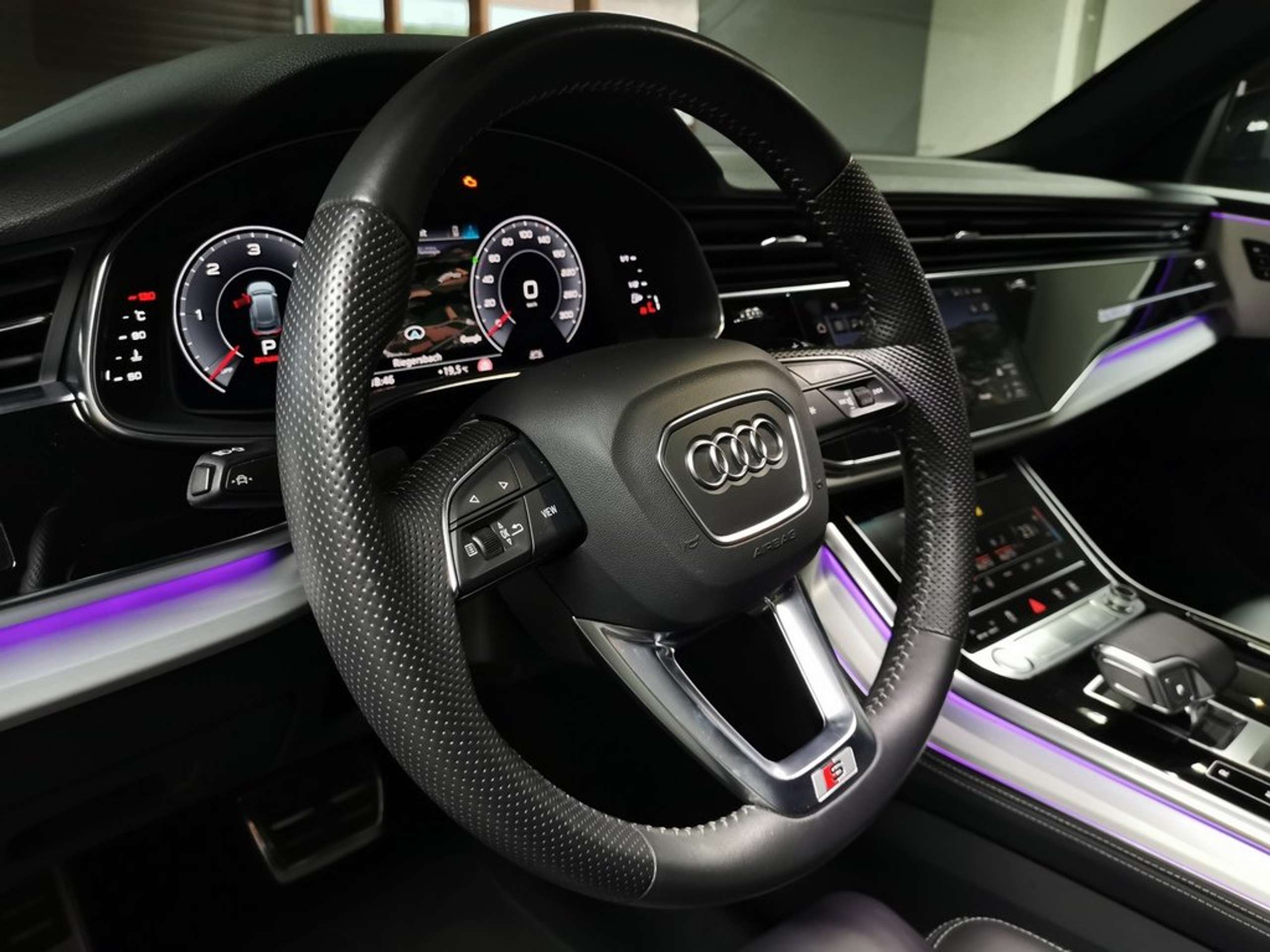 Audi - Q8